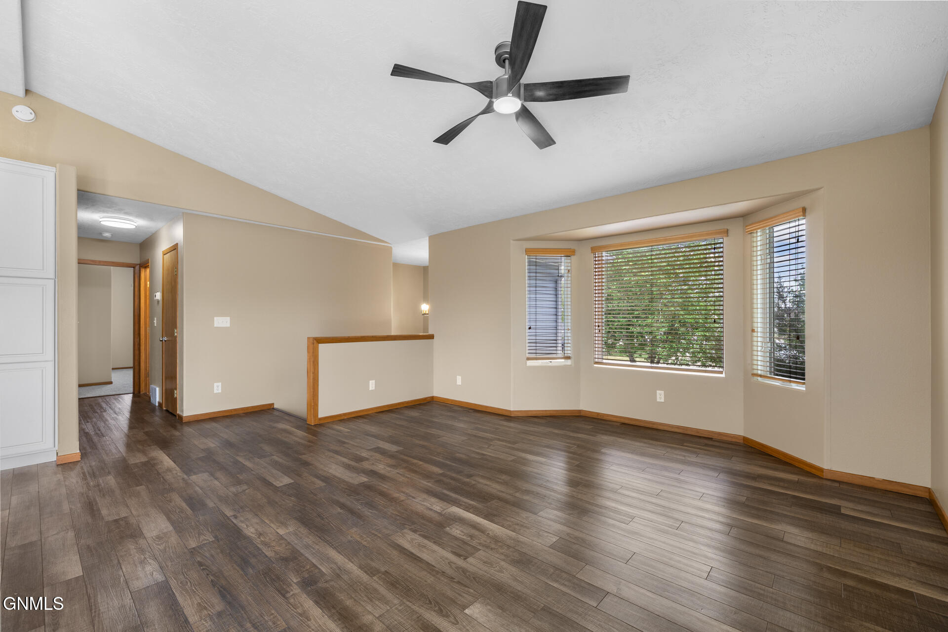 property viewer photo 17