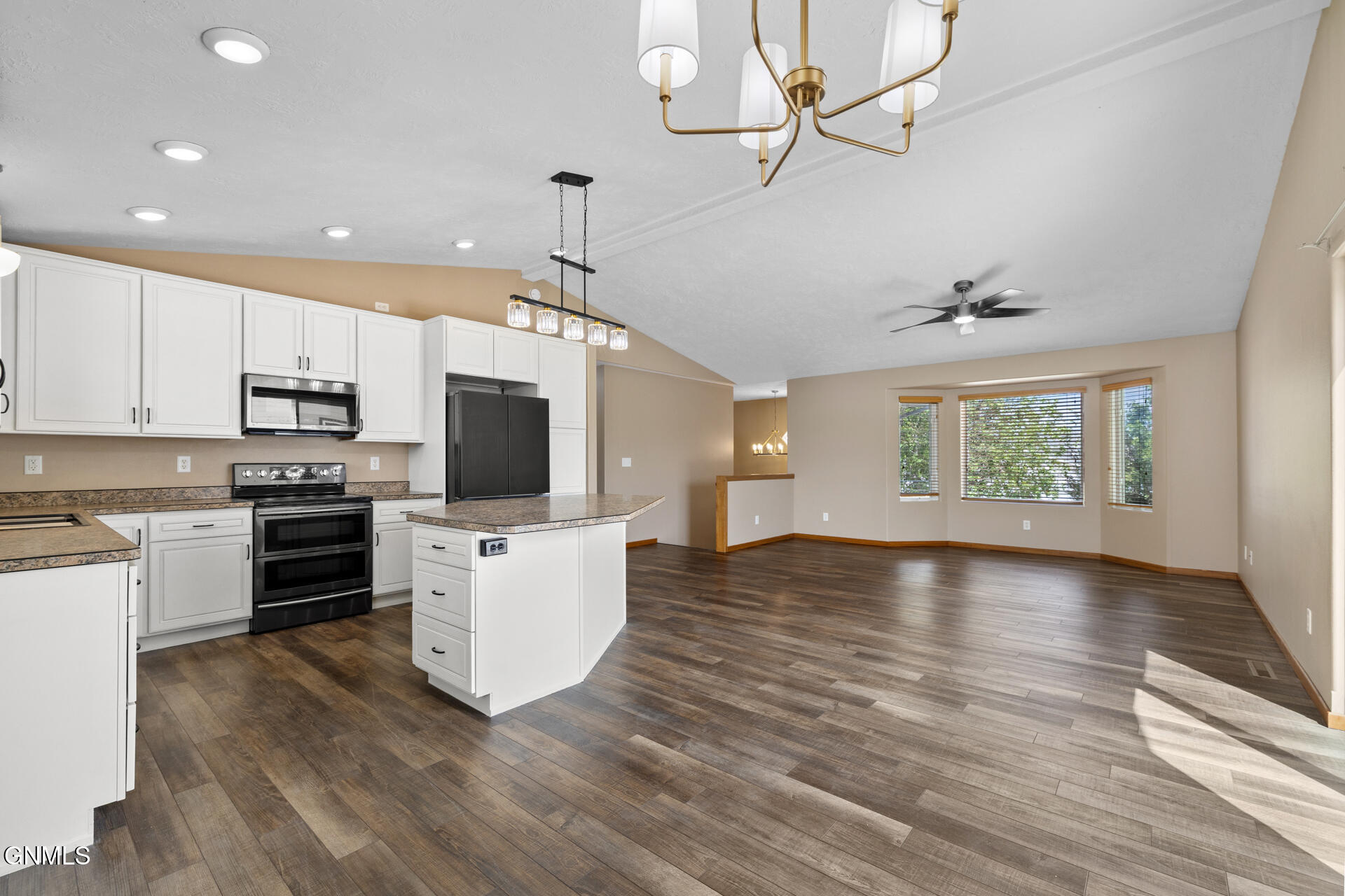 property viewer photo 20