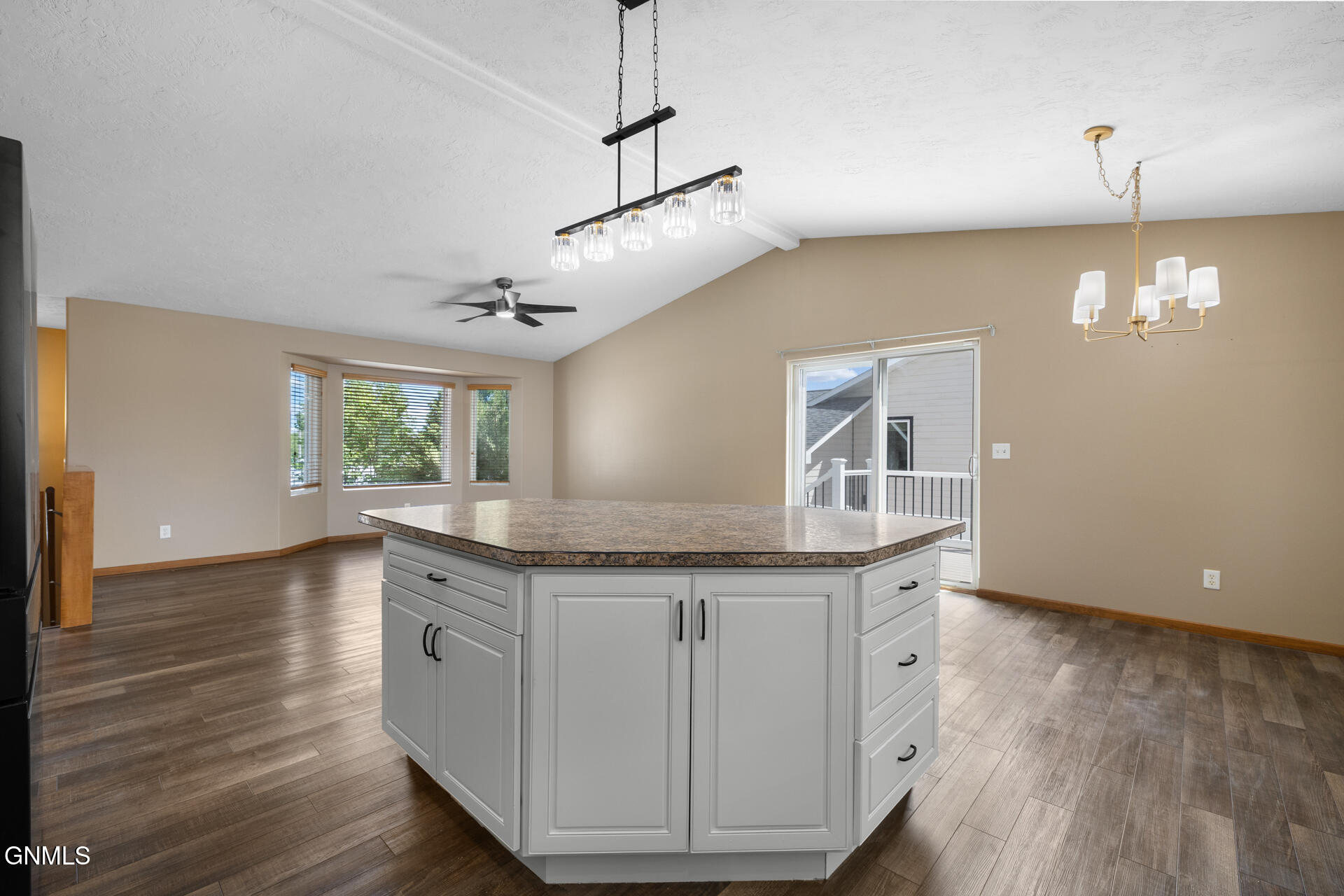 property viewer photo 24