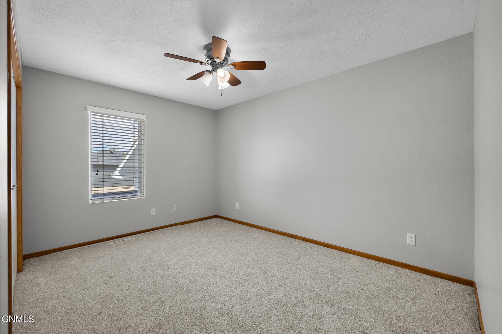 property viewer photo 26