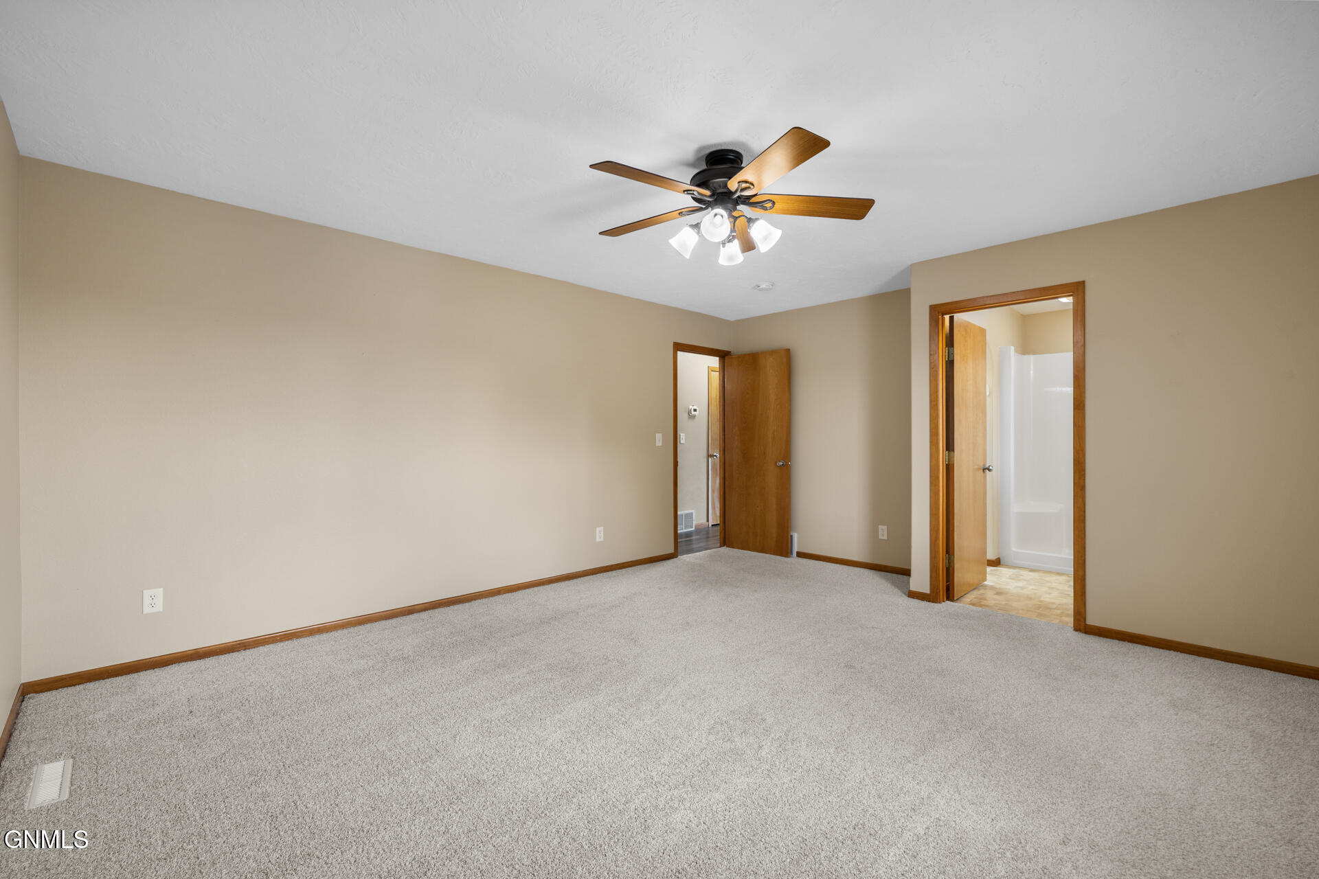 property viewer photo 30