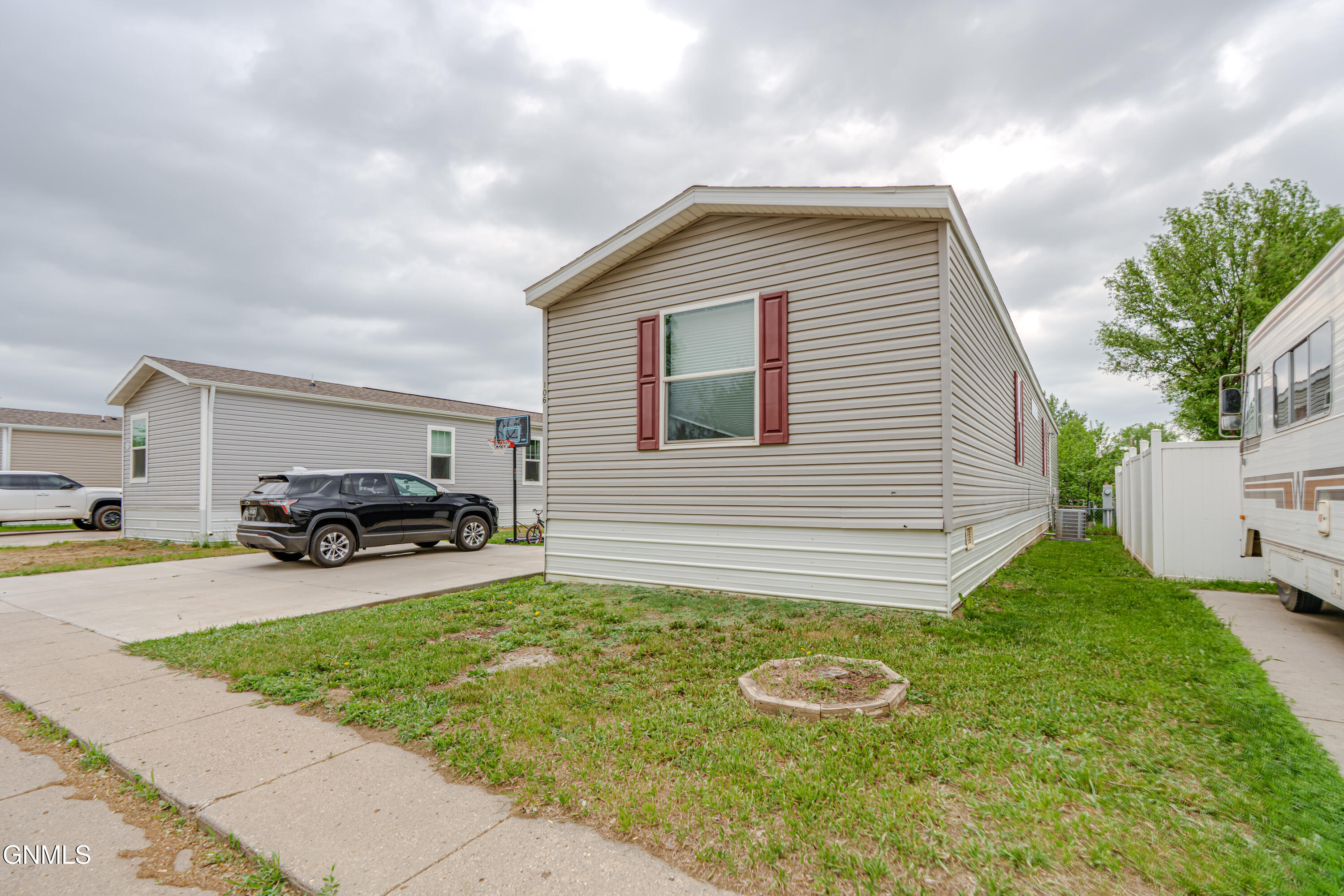 main property photo 27