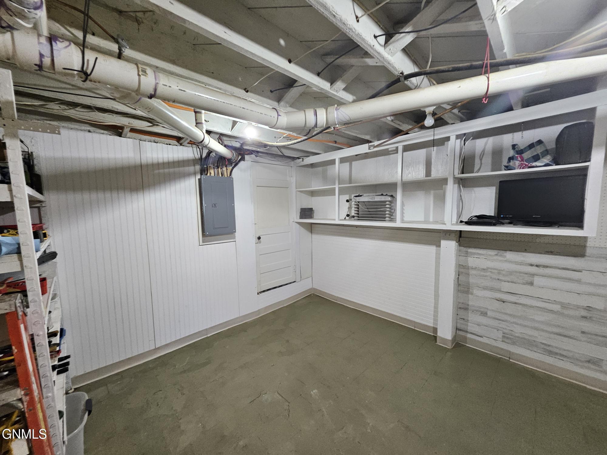 main property photo 34