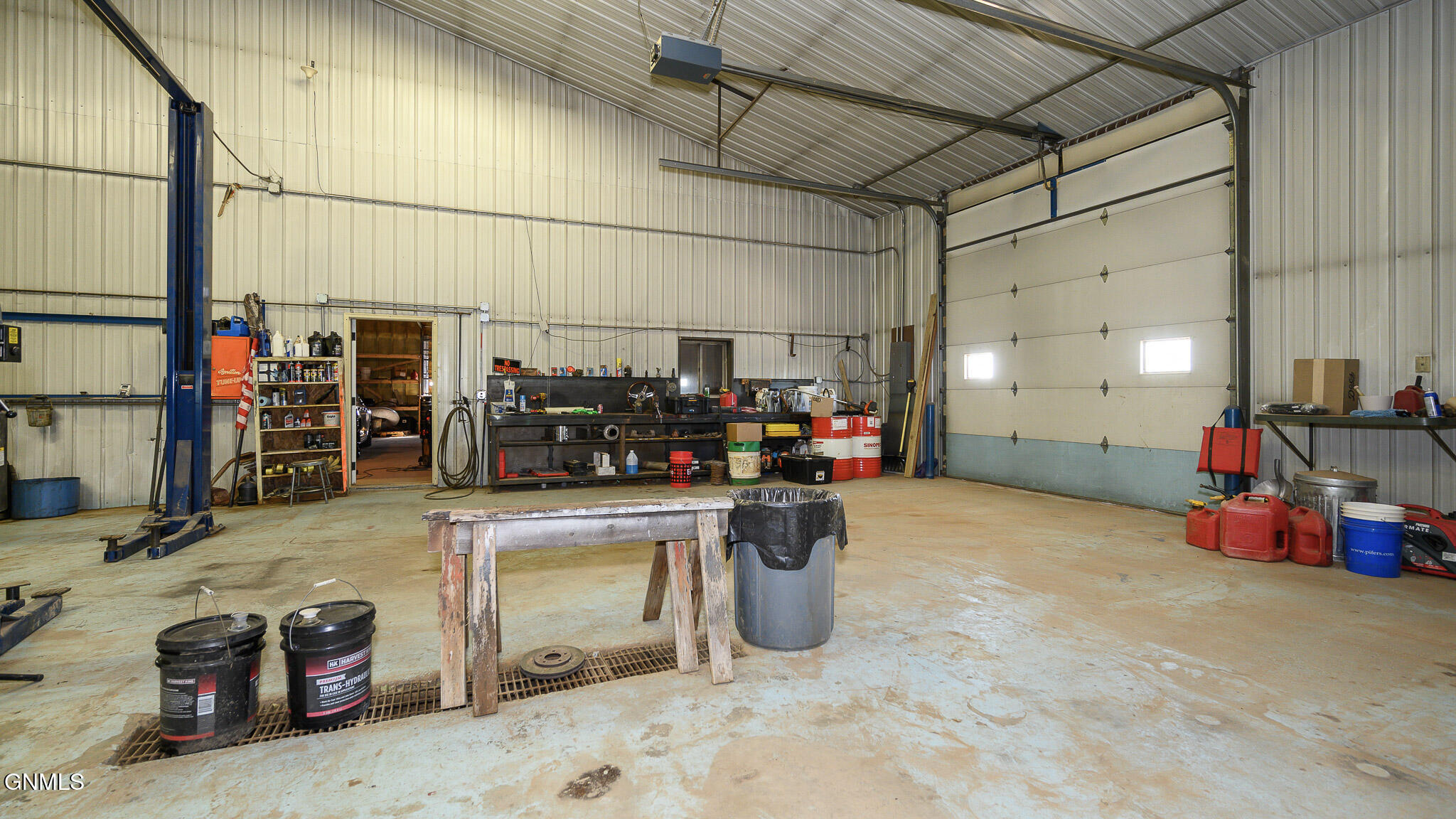 main property photo 11