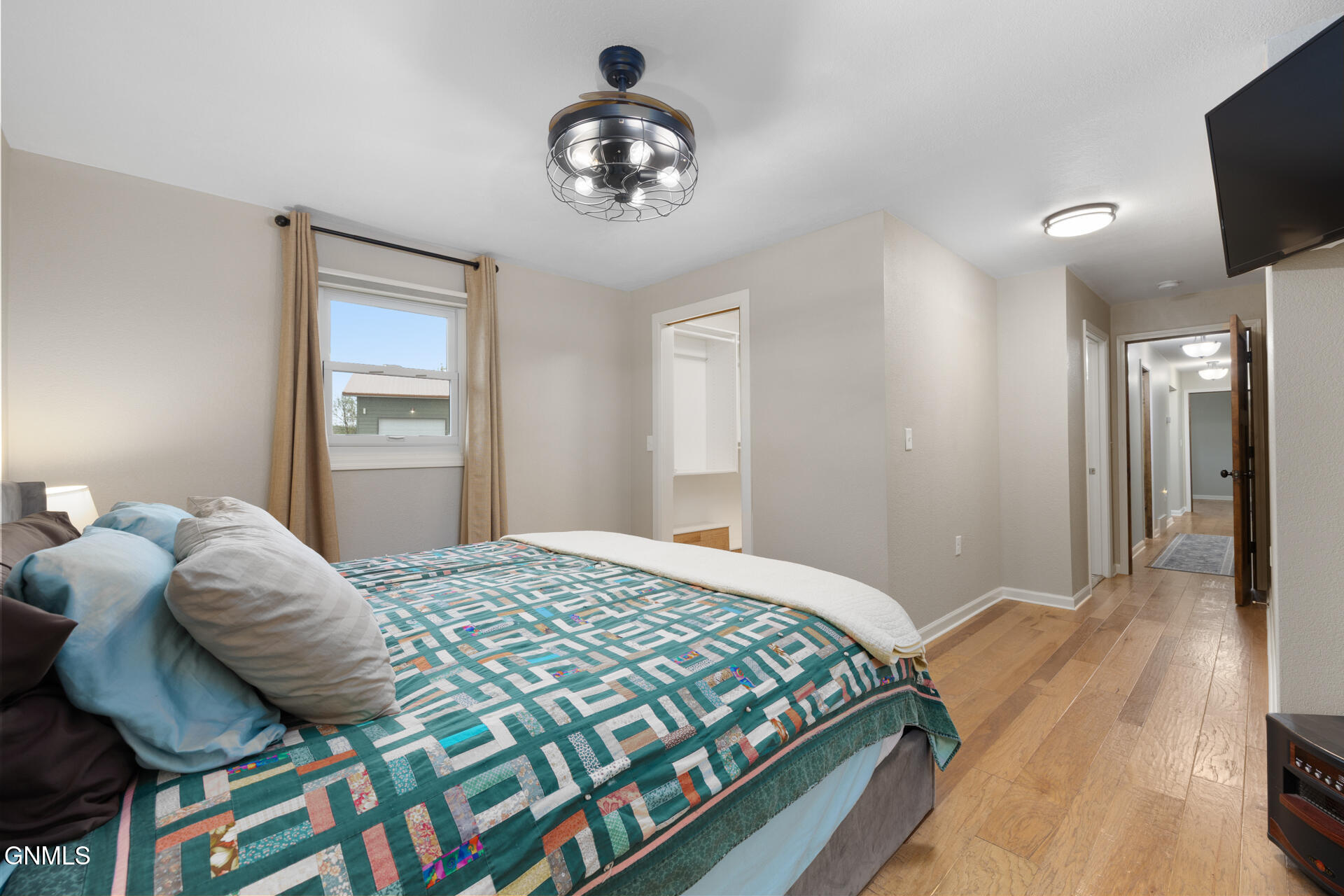 main property photo 16