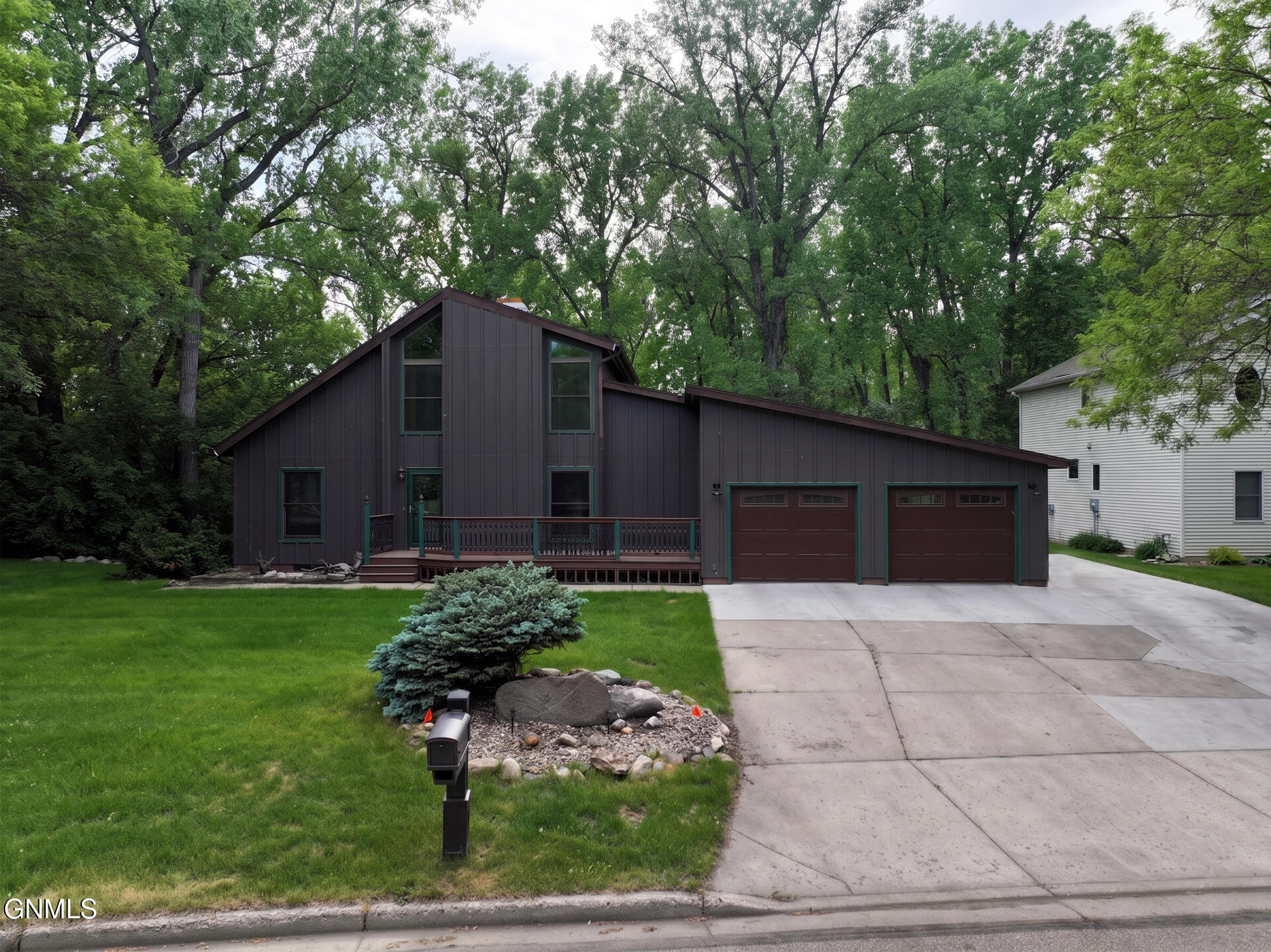 main property photo 29