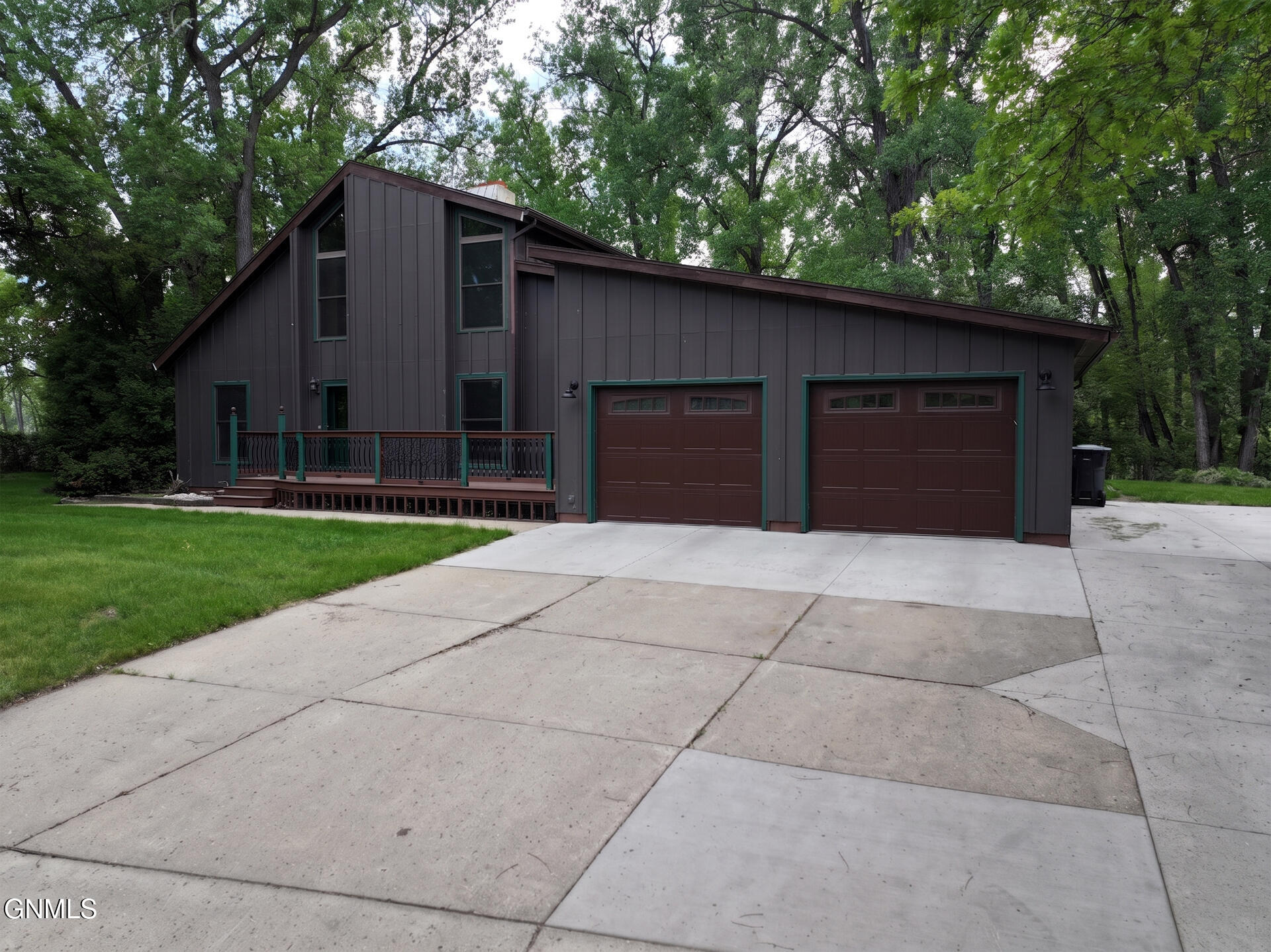 main property photo 30