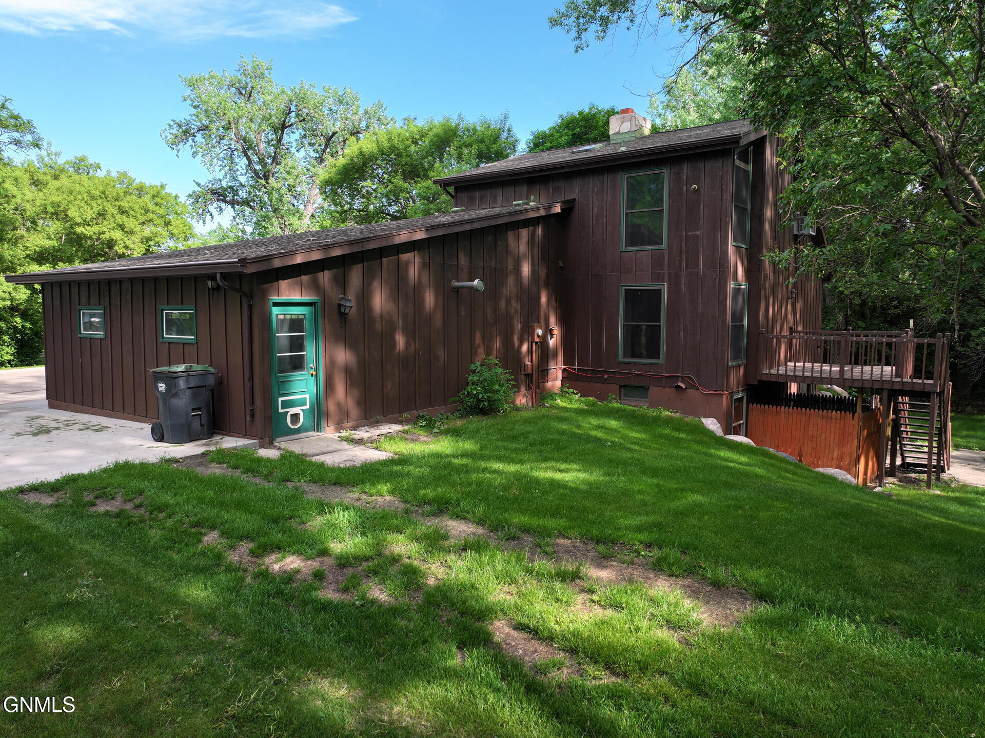 main property photo 32