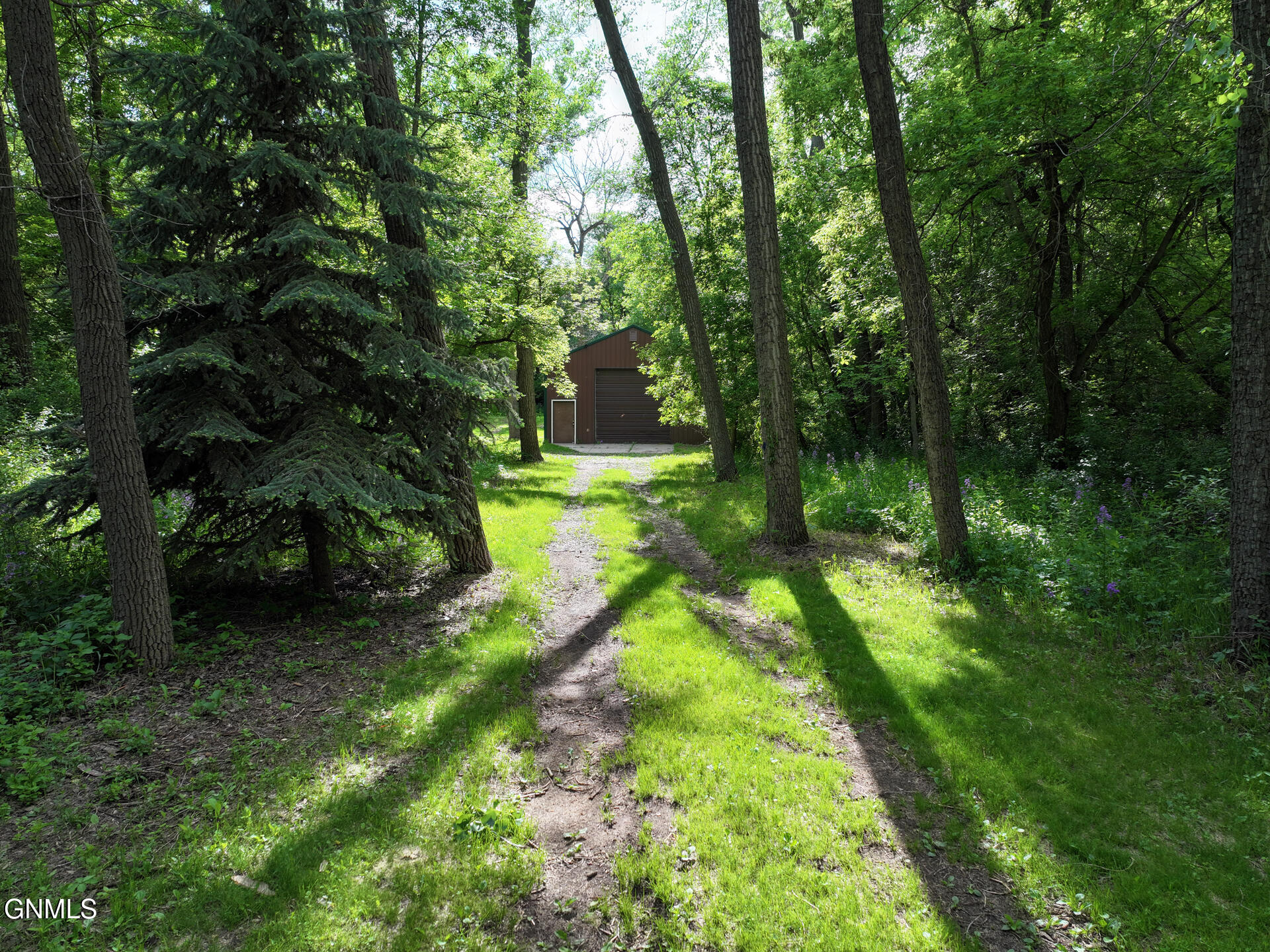 main property photo 33