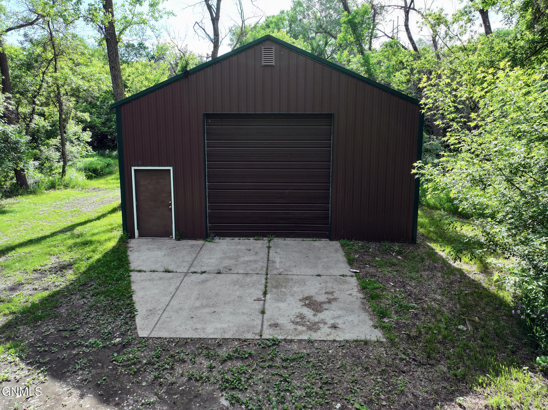 main property photo 34