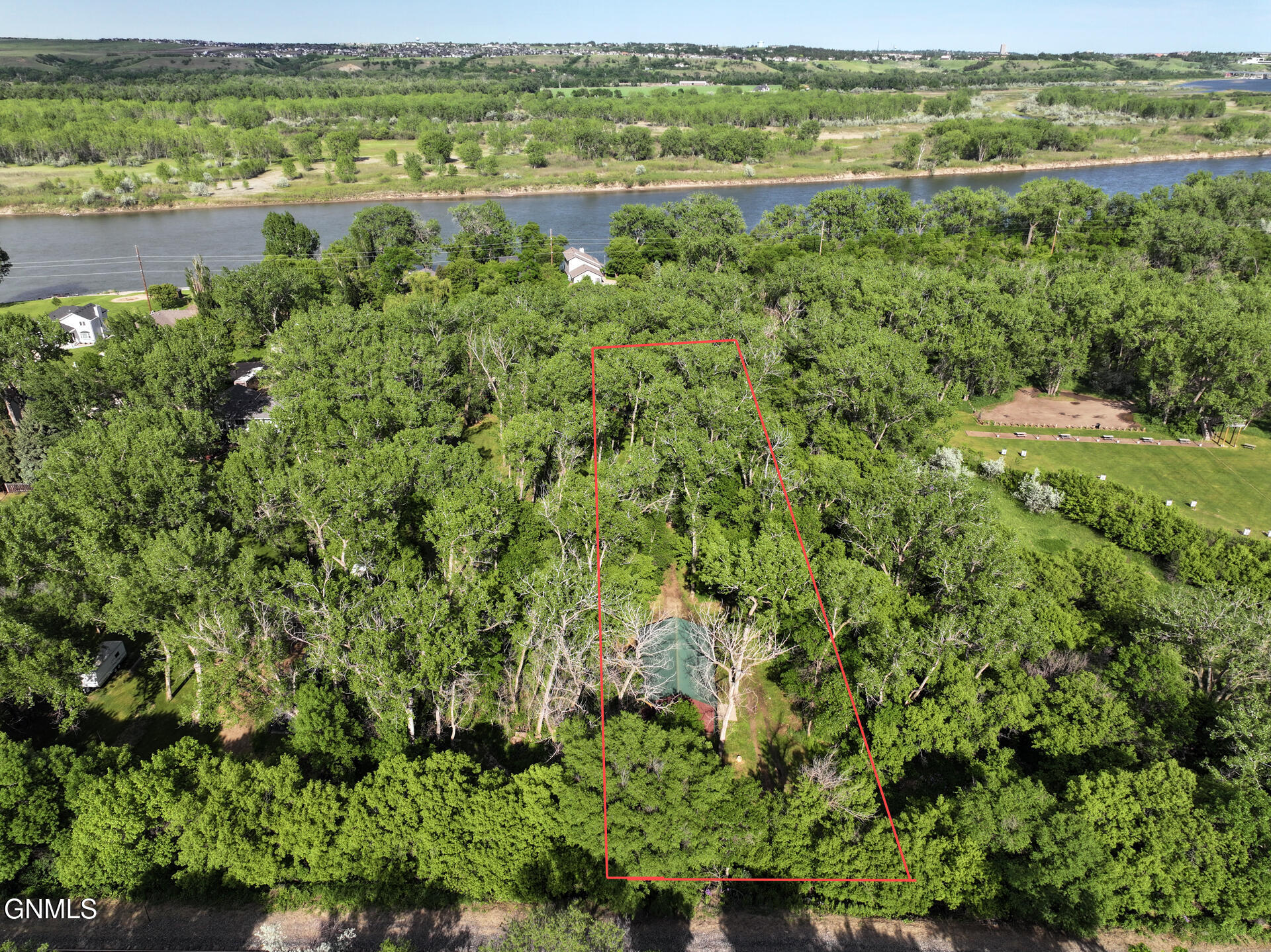 main property photo 40