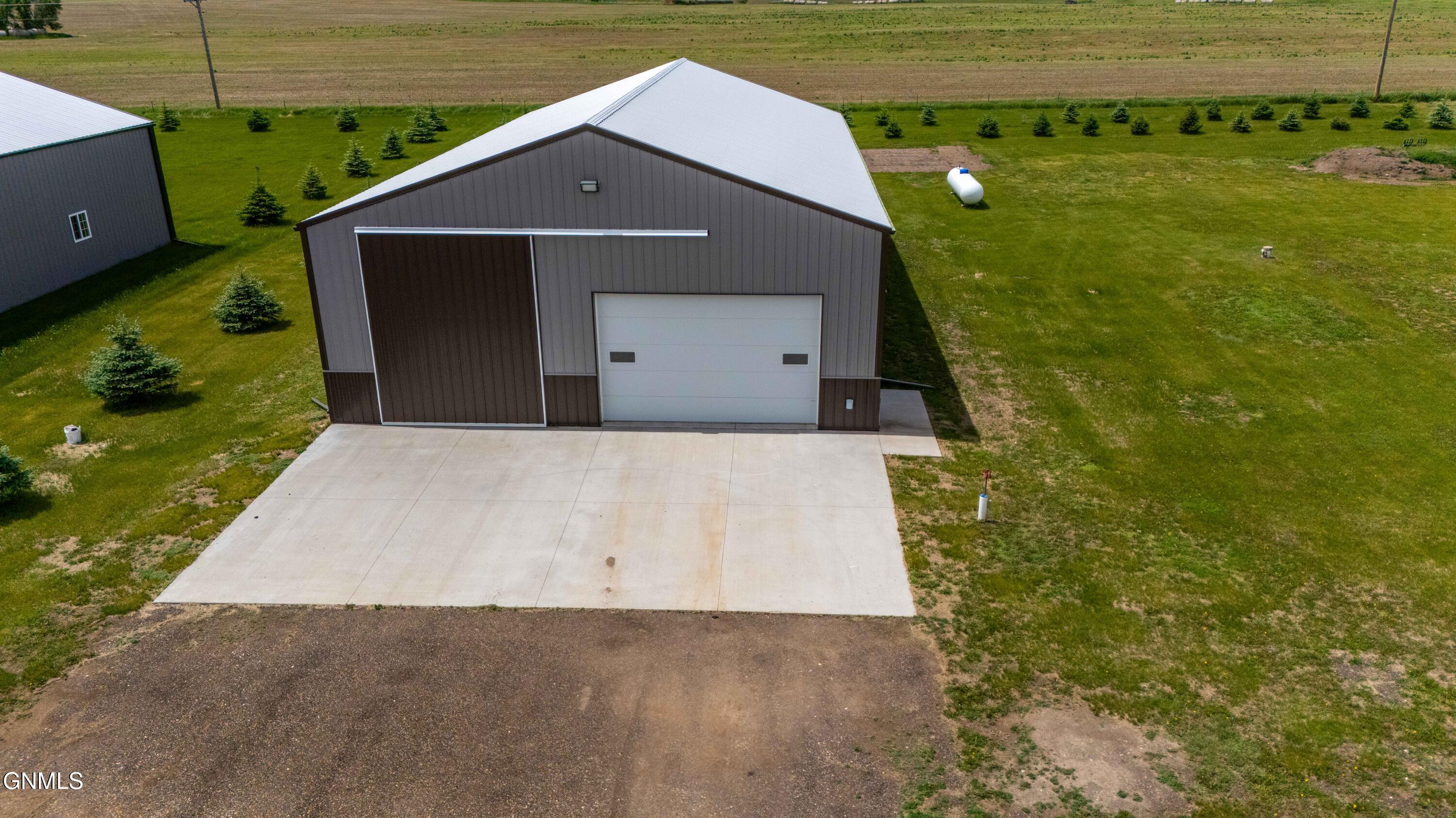 main property photo 16