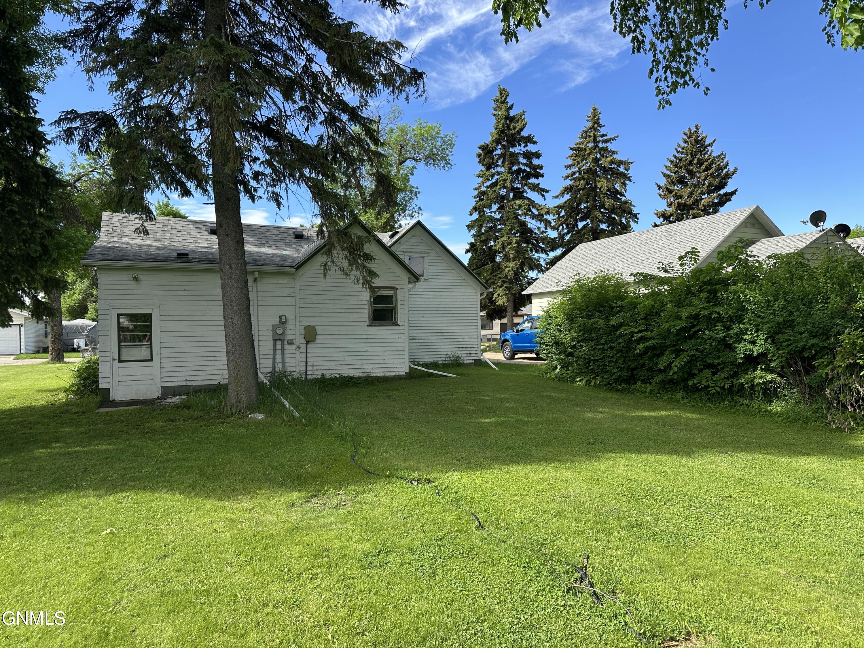 main property photo 17