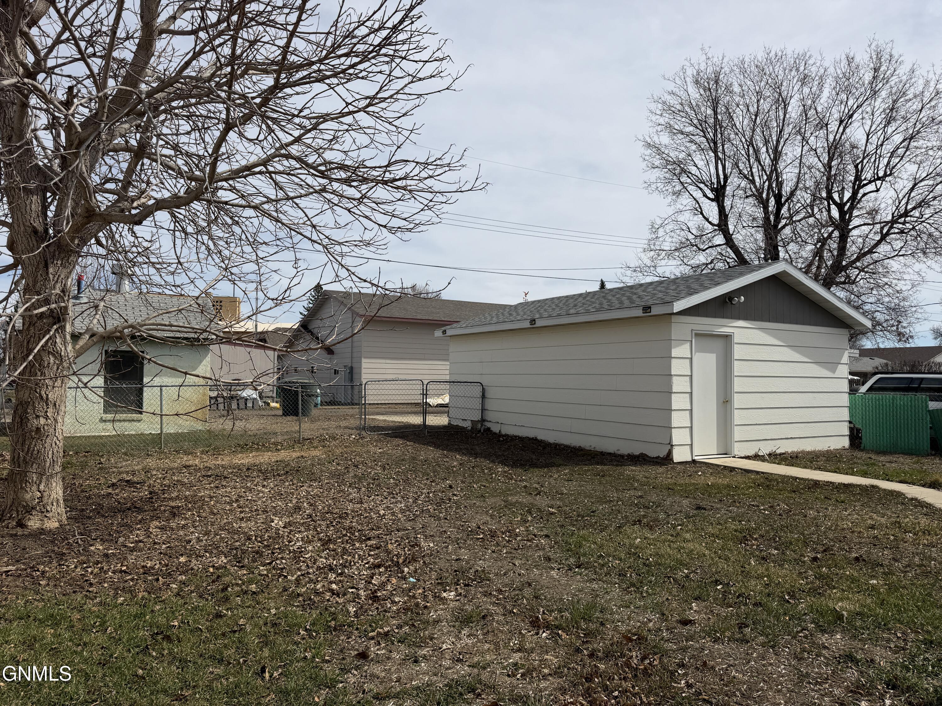 main property photo 15