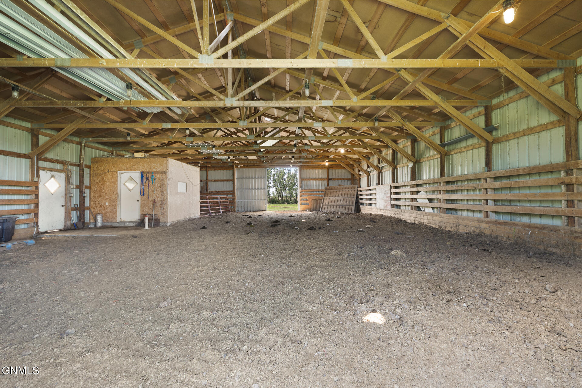 main property photo 11