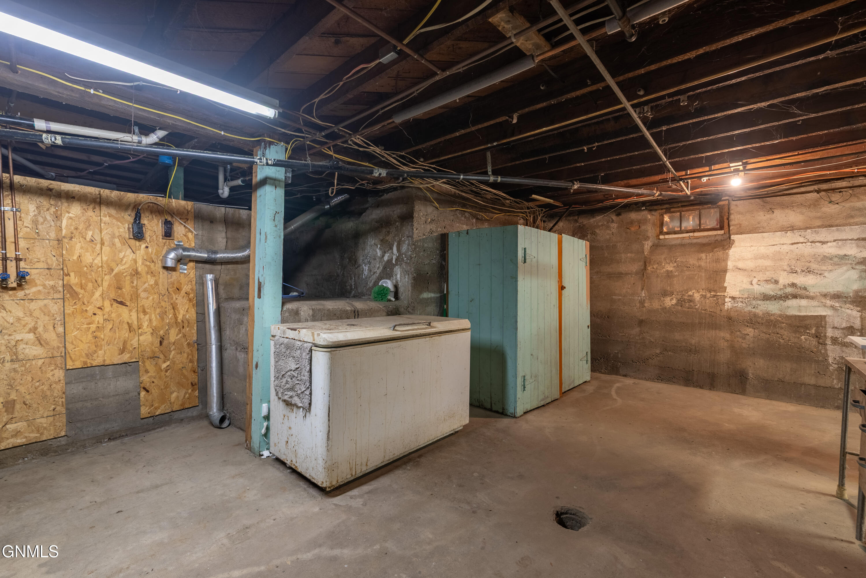 main property photo 28