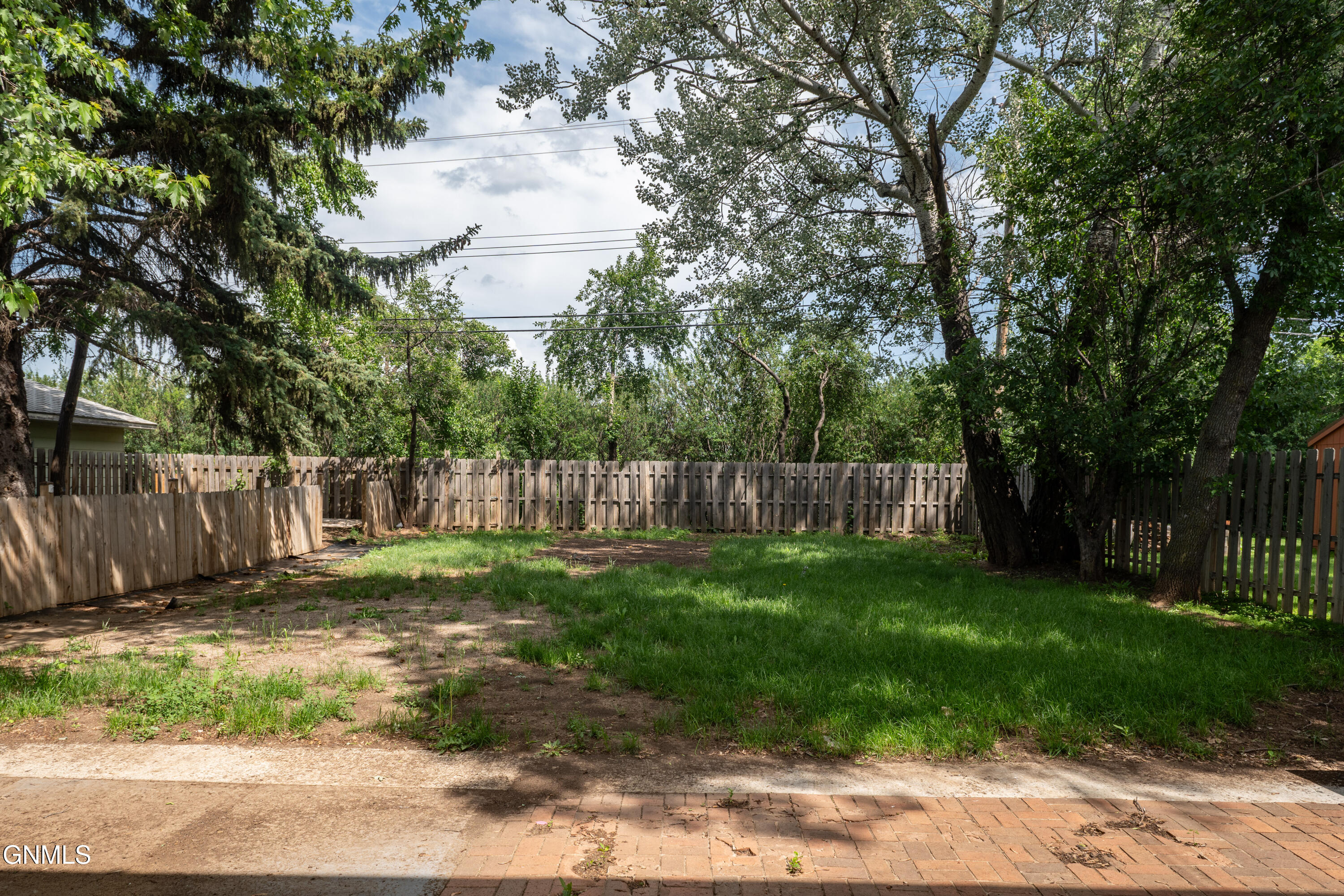 main property photo 25
