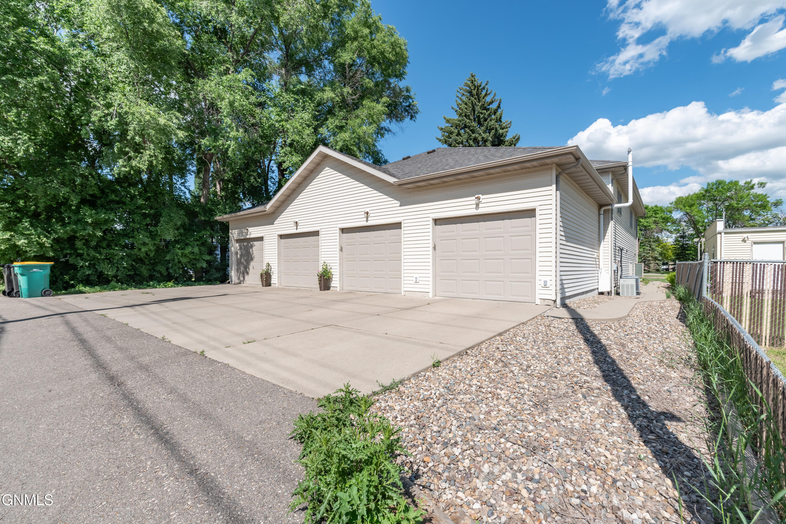 property viewer photo 23