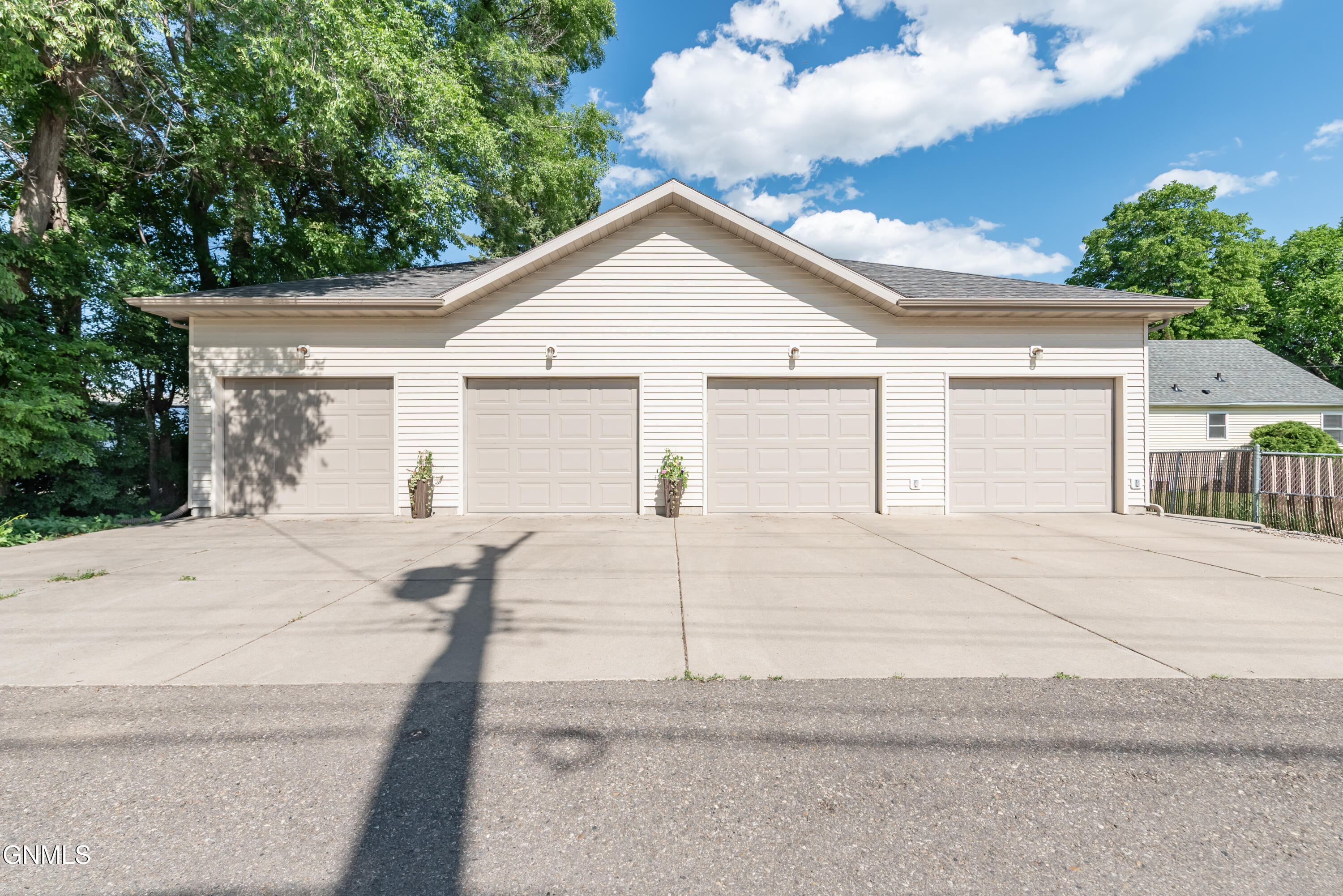 property viewer photo 24