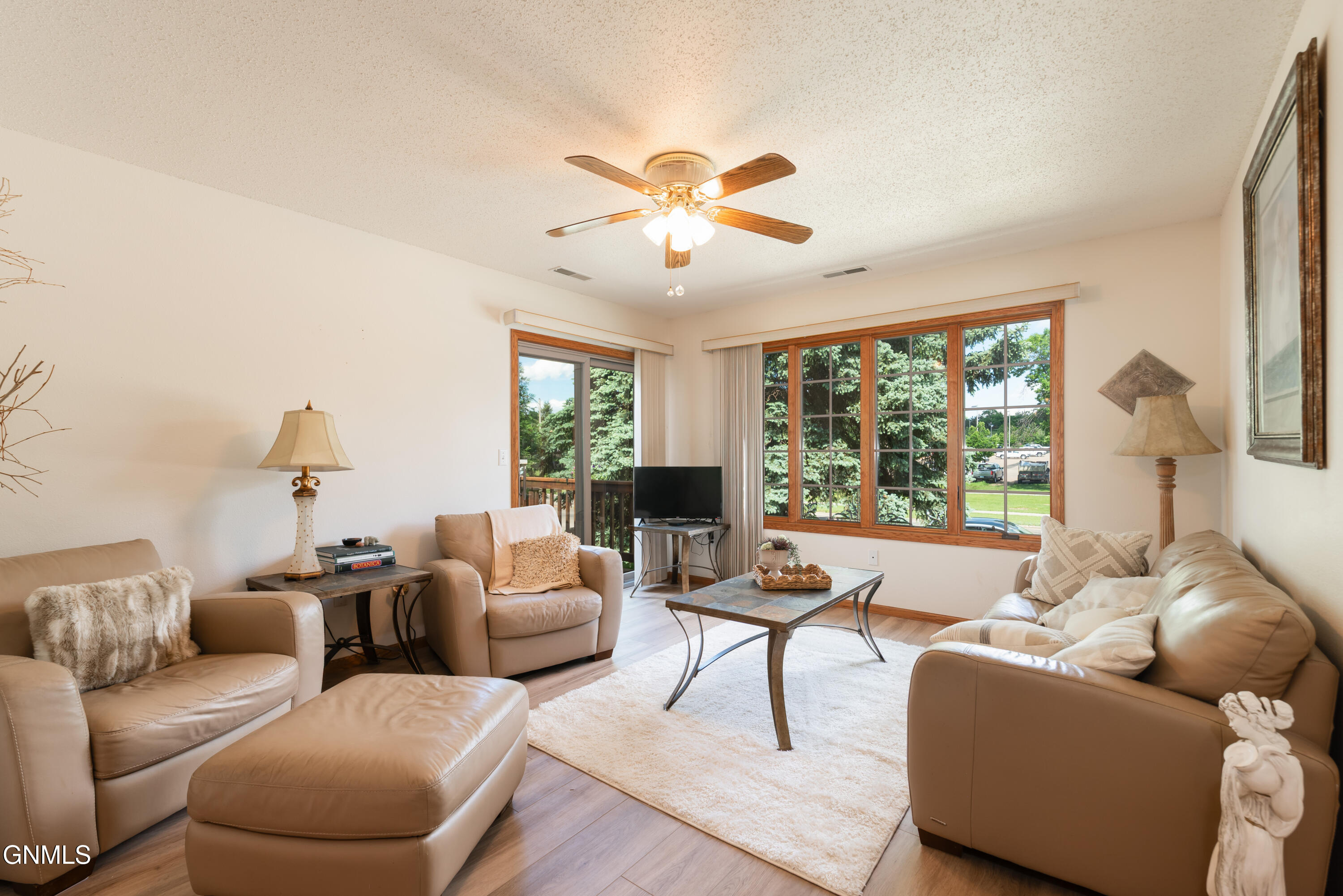property viewer photo 6