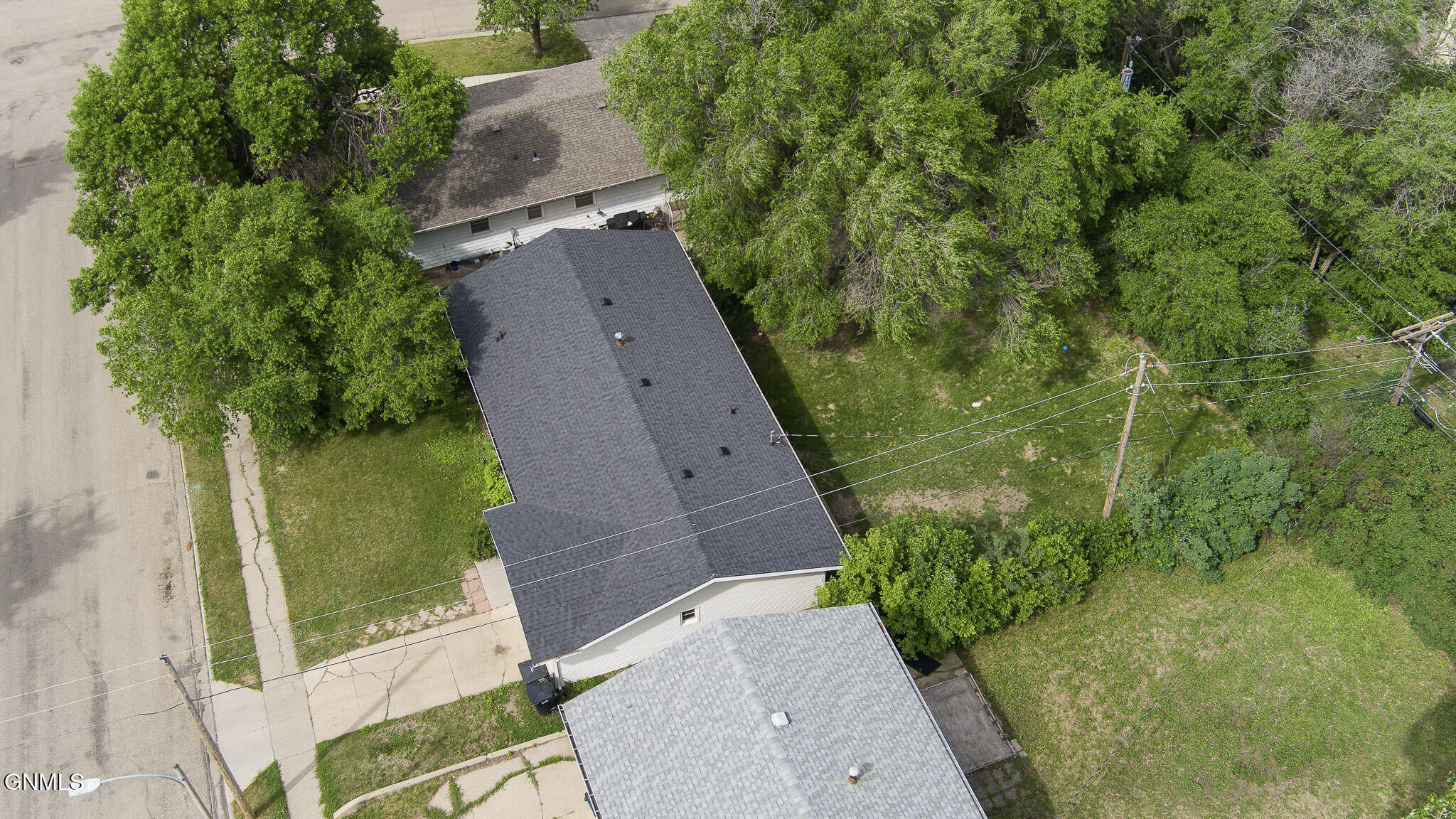 main property photo 28