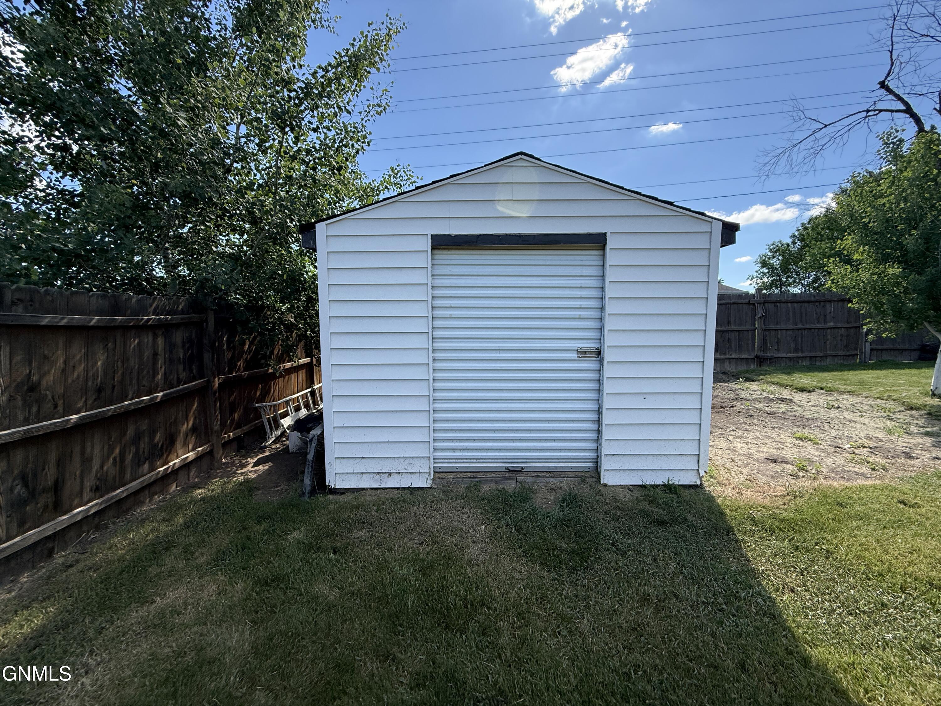 main property photo 60
