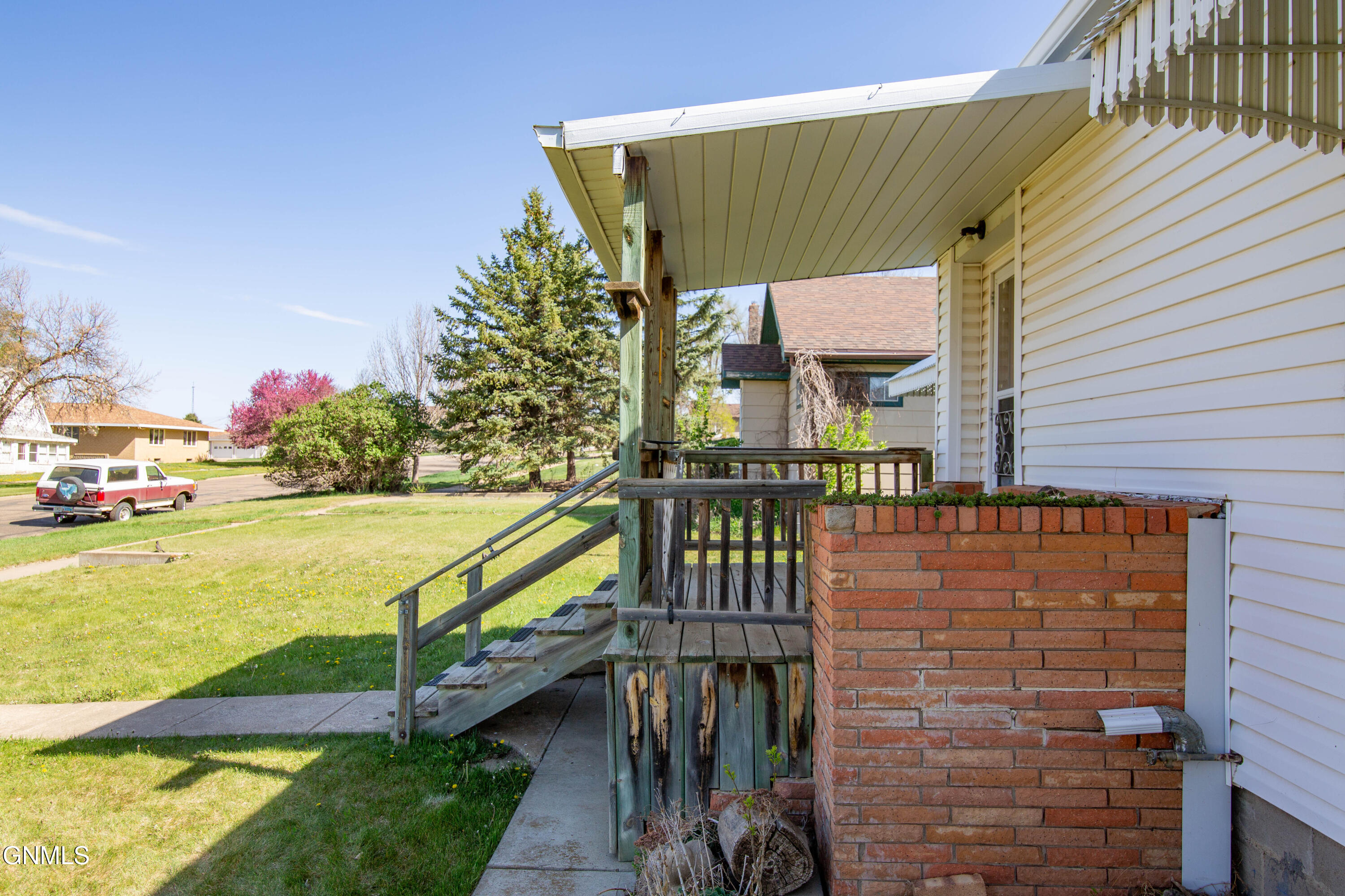 main property photo 36