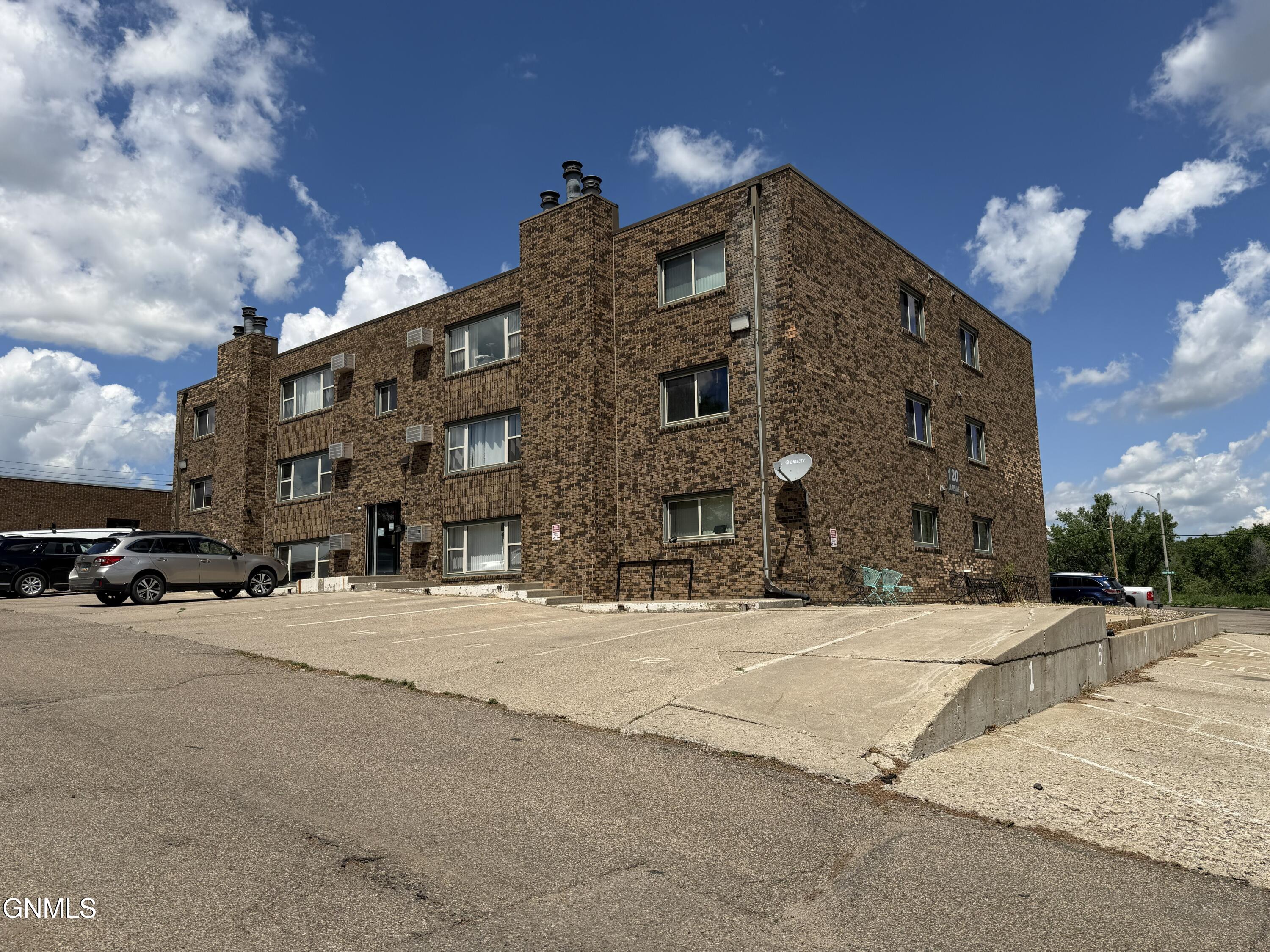 main property photo 8