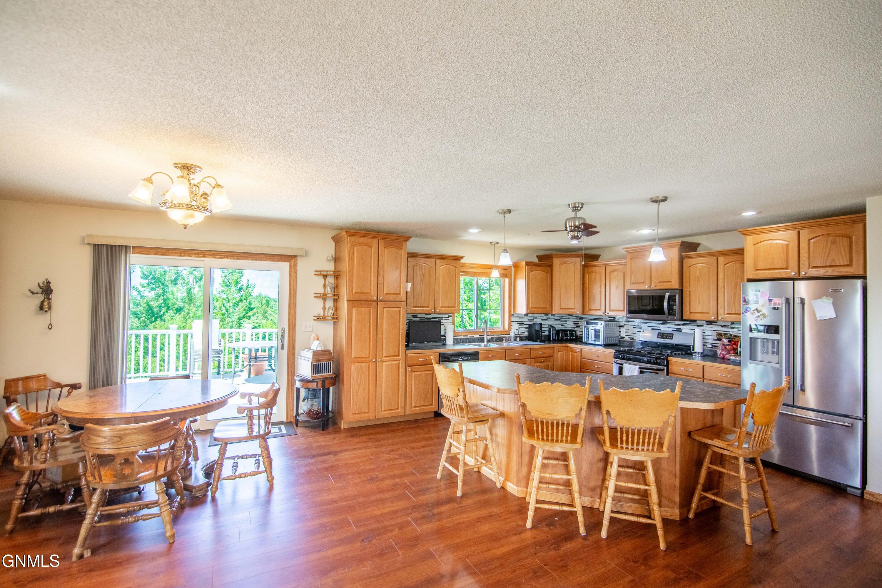 main property photo 22