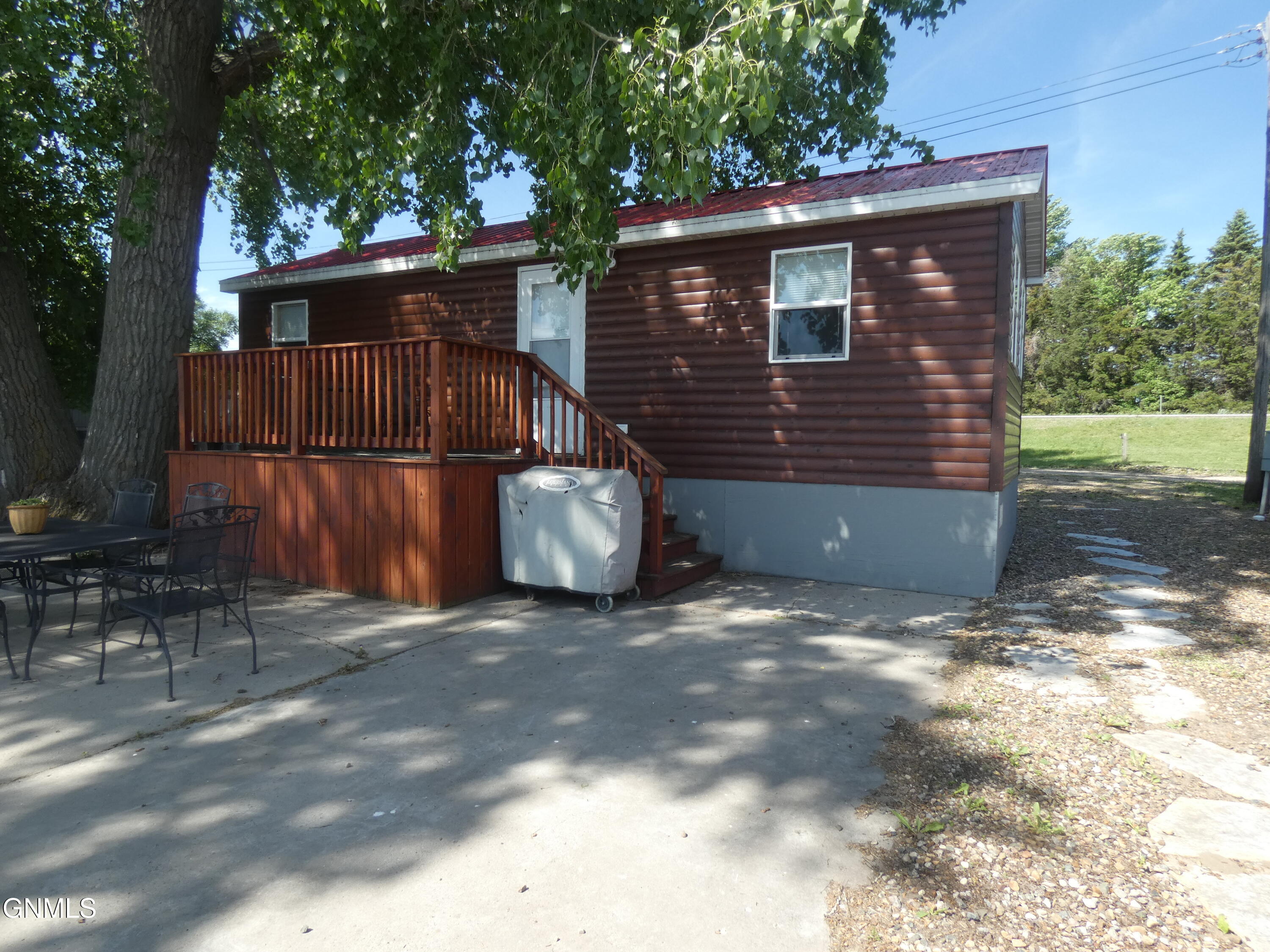 main property photo 19