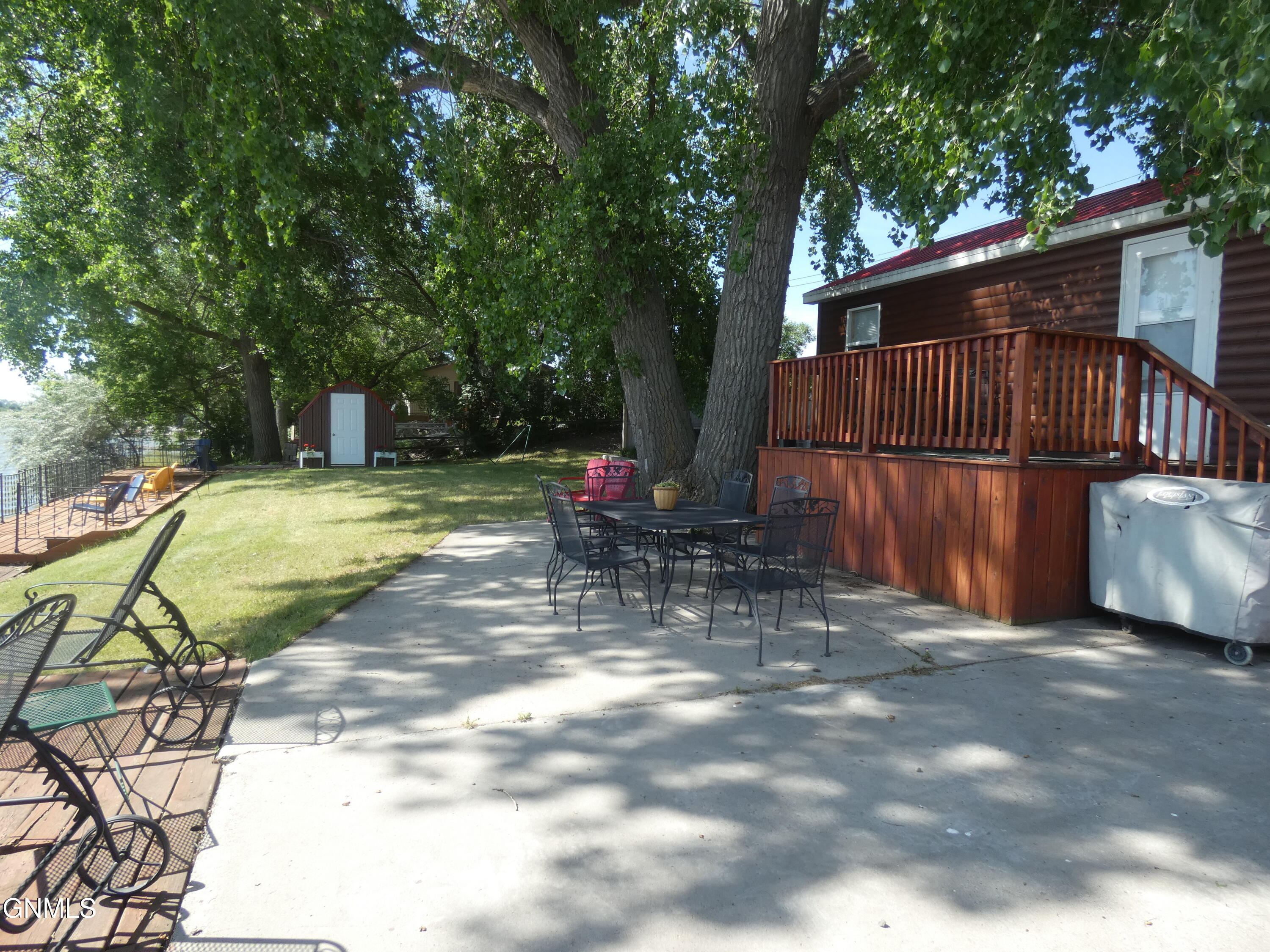 main property photo 20