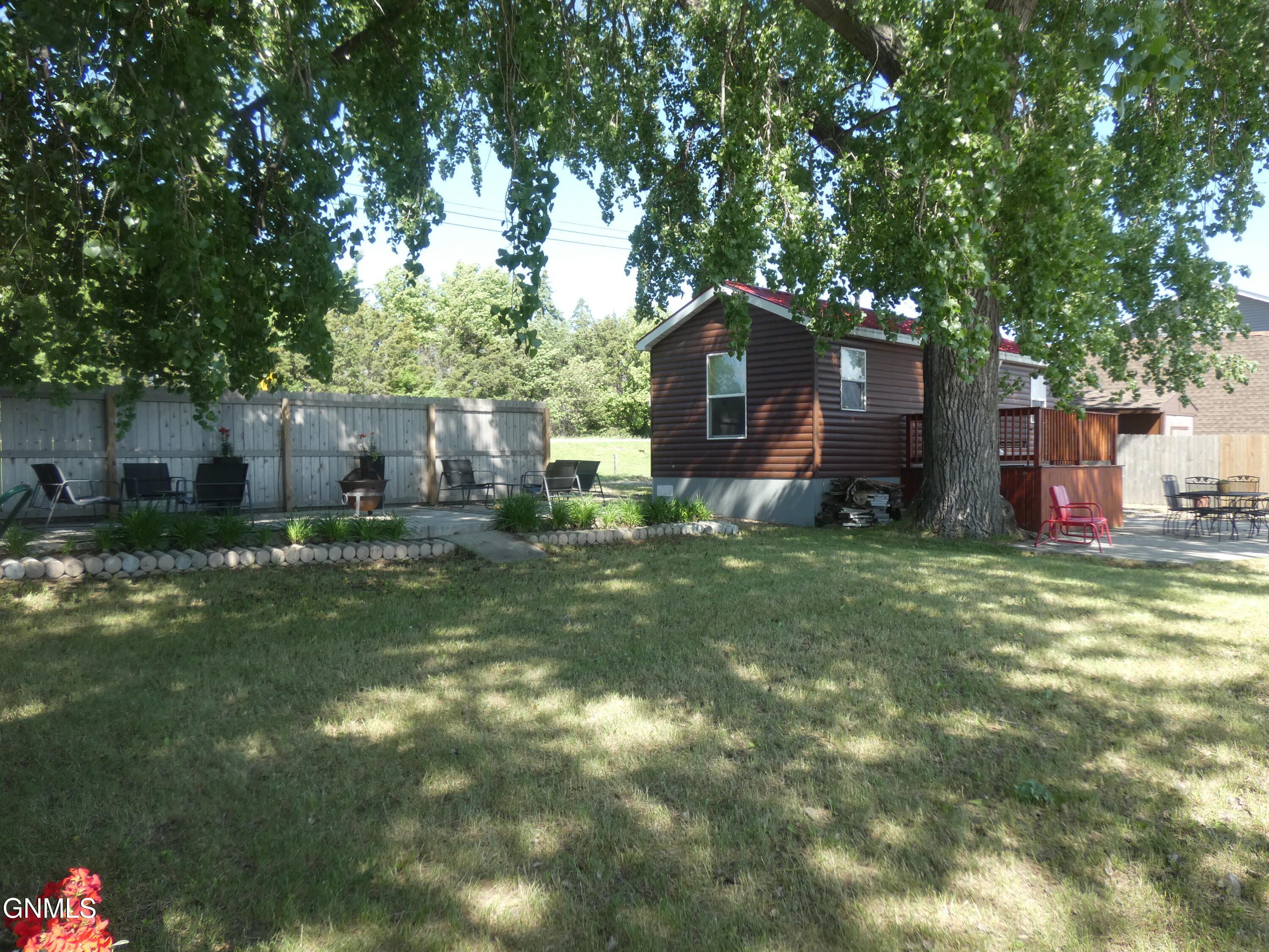 main property photo 30