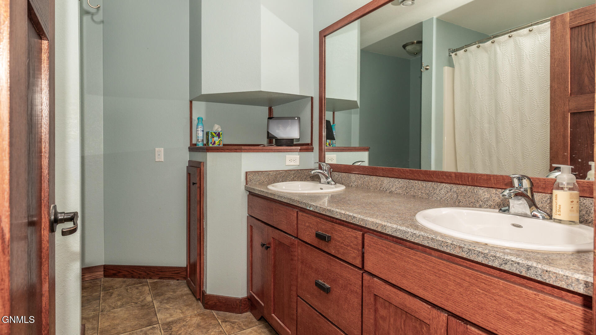 property viewer photo 16