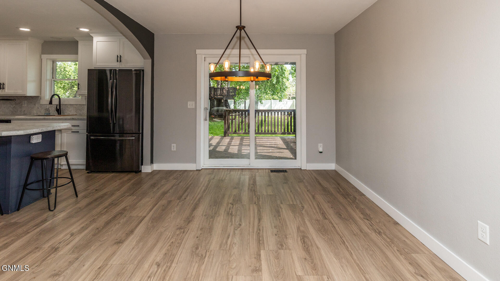 property viewer photo 8