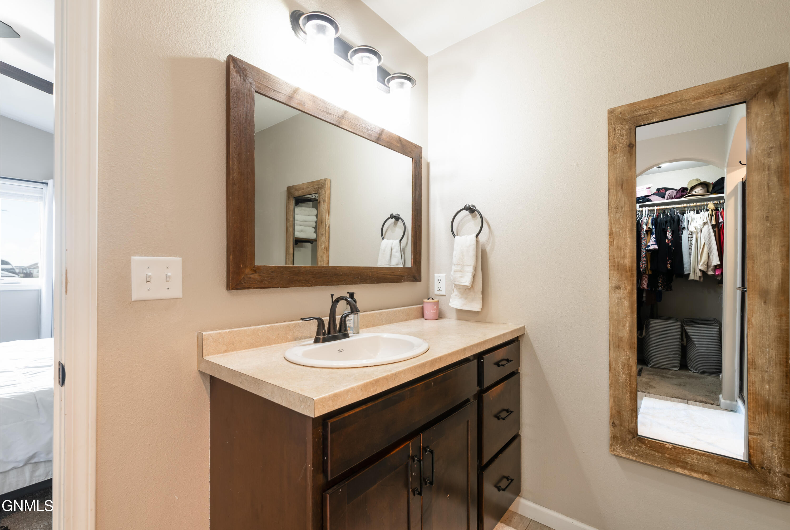 property viewer photo 12