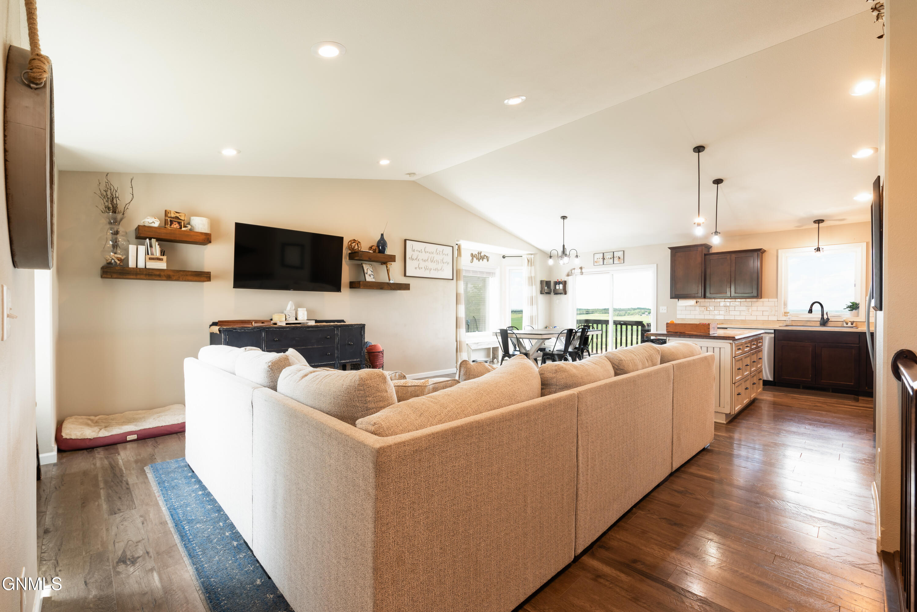 property viewer photo 2