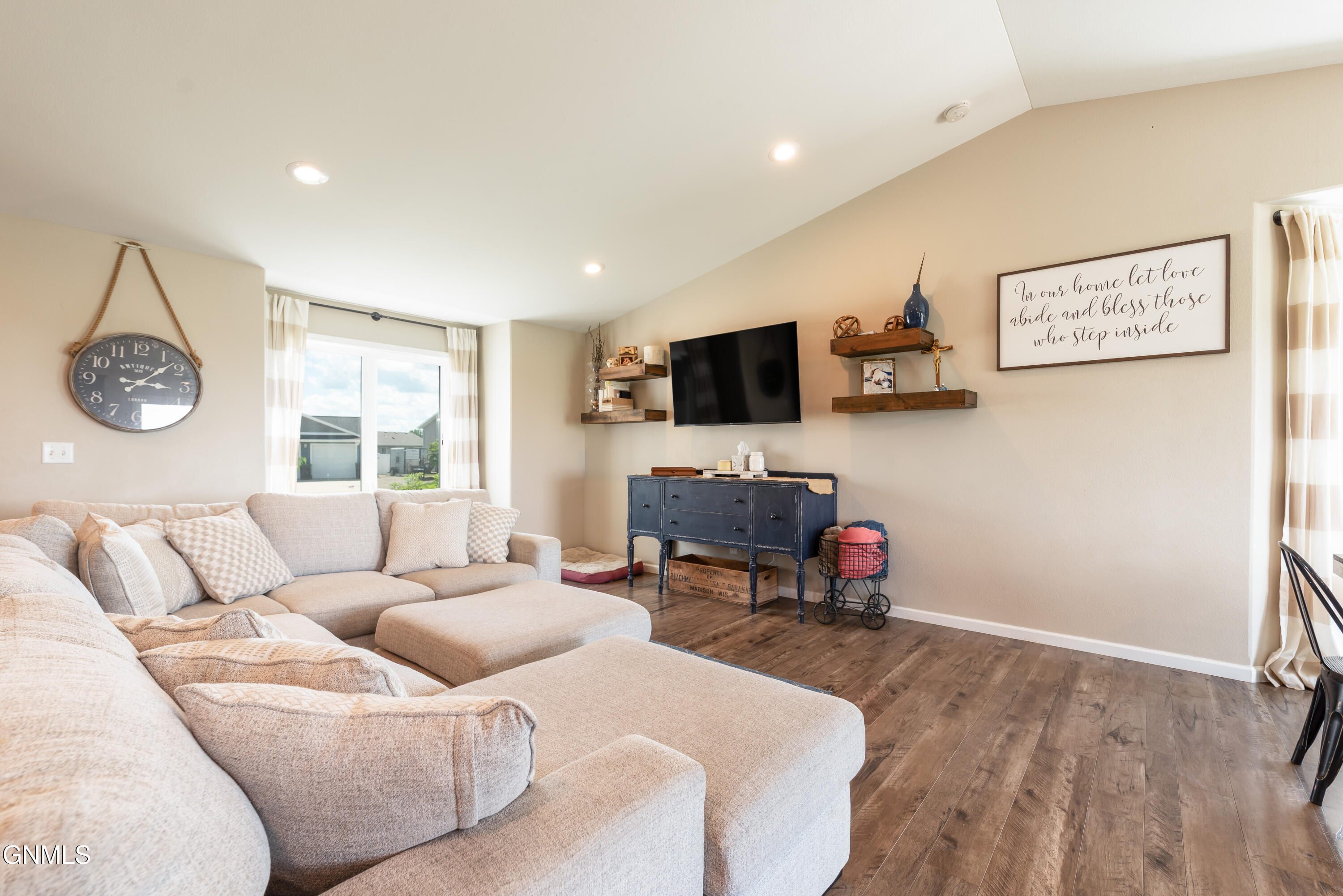 property viewer photo 4