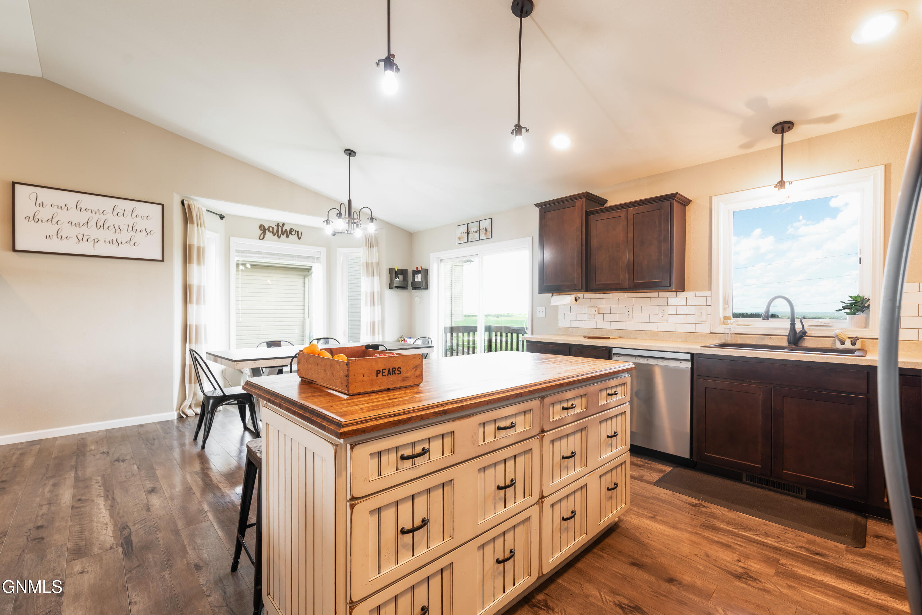 property viewer photo 7