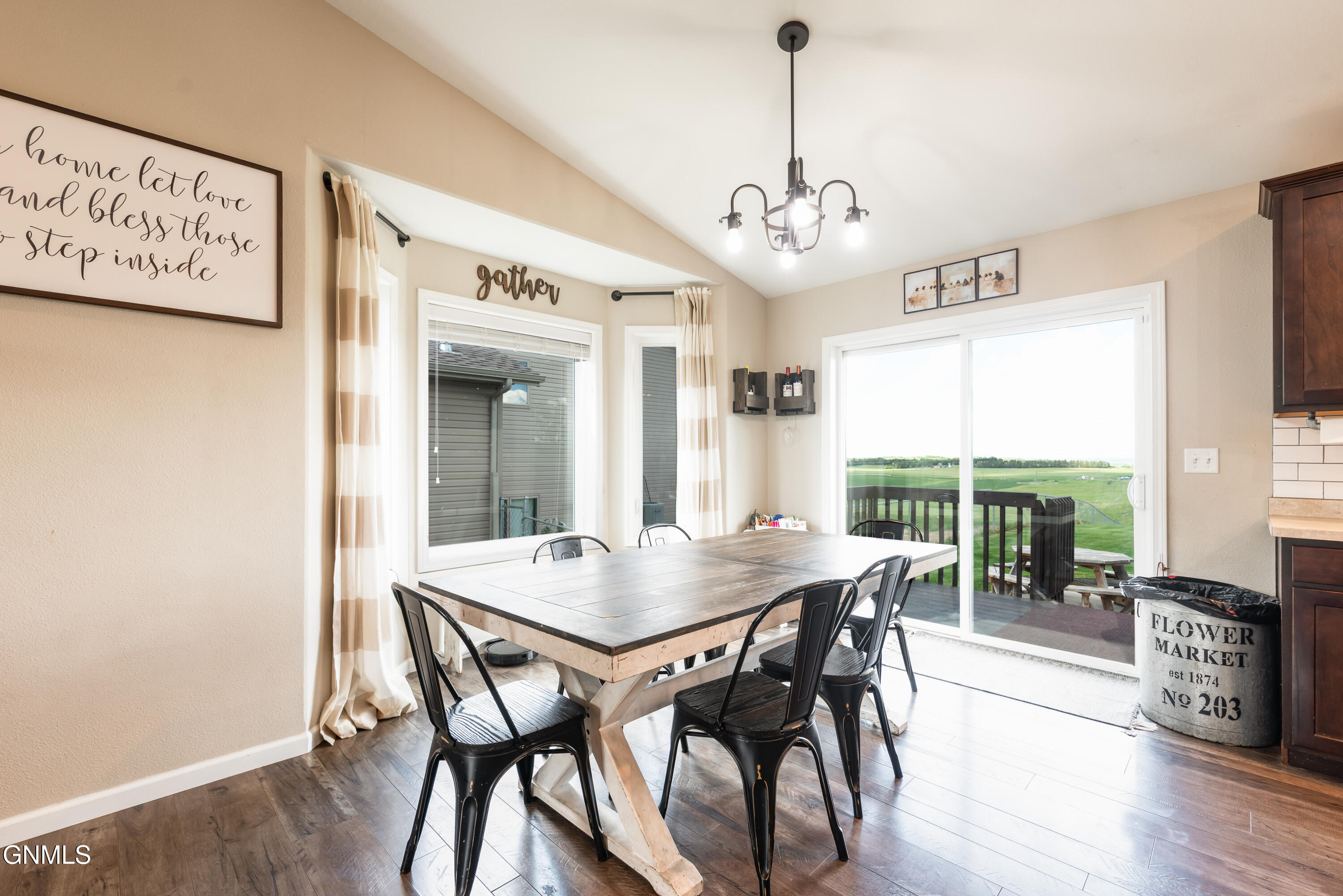 property viewer photo 9