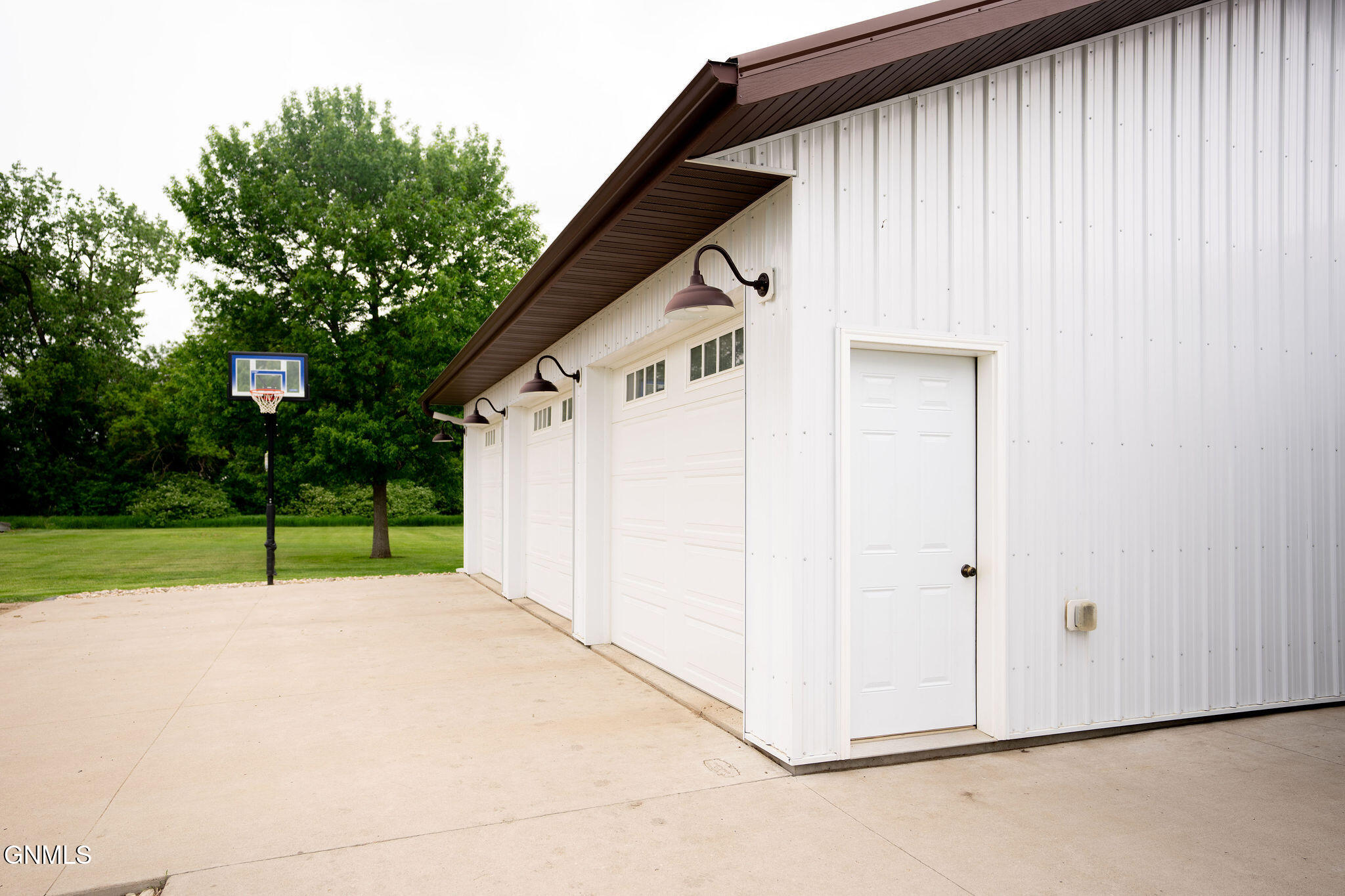 main property photo 78