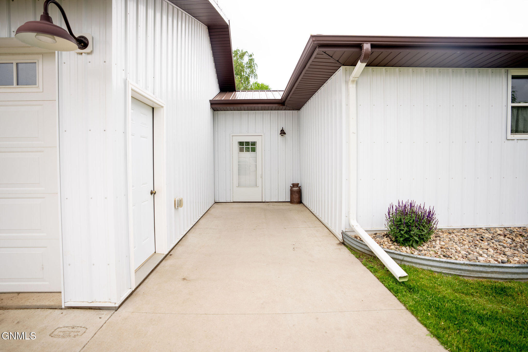 main property photo 80