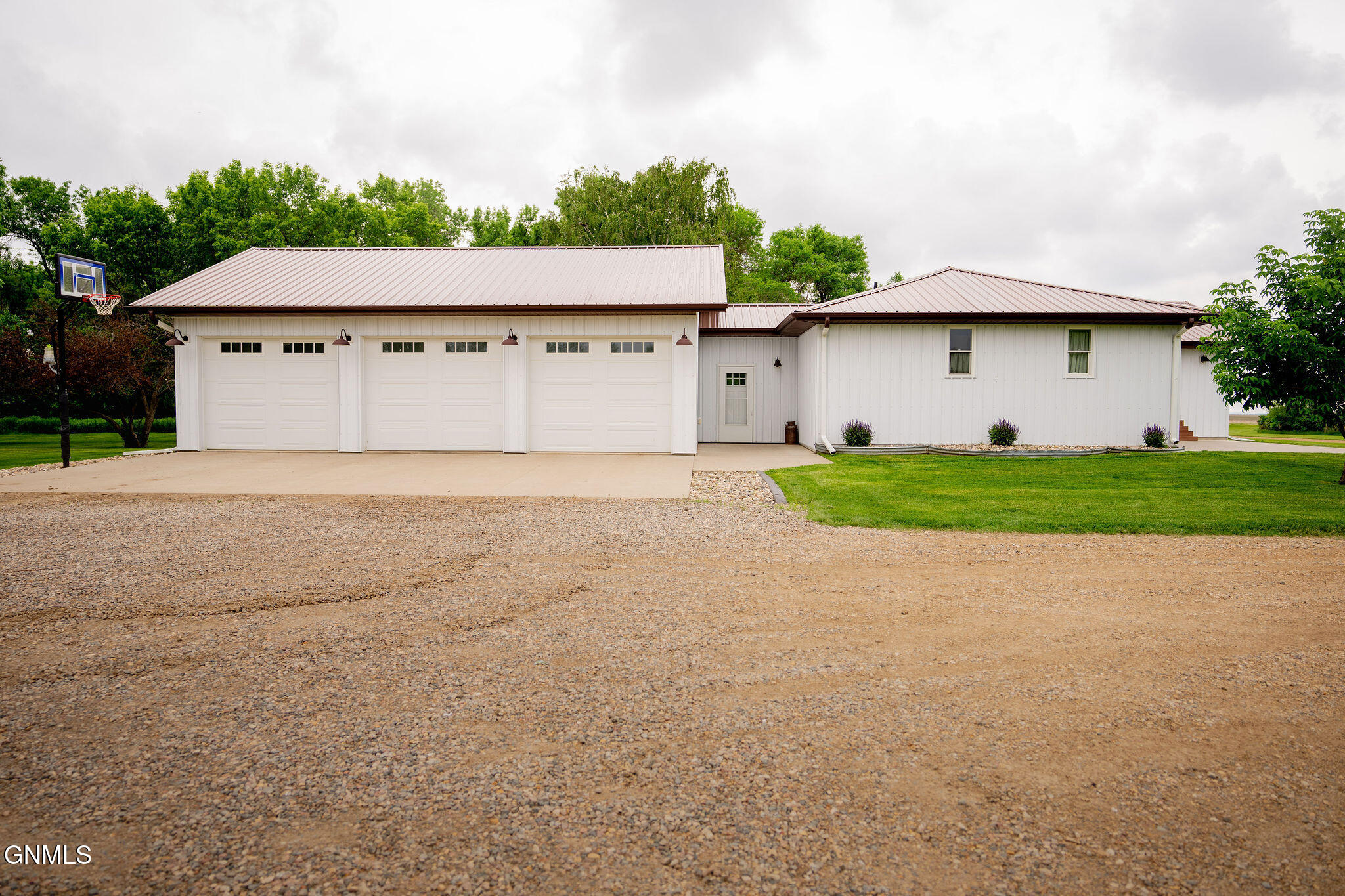 main property photo 81