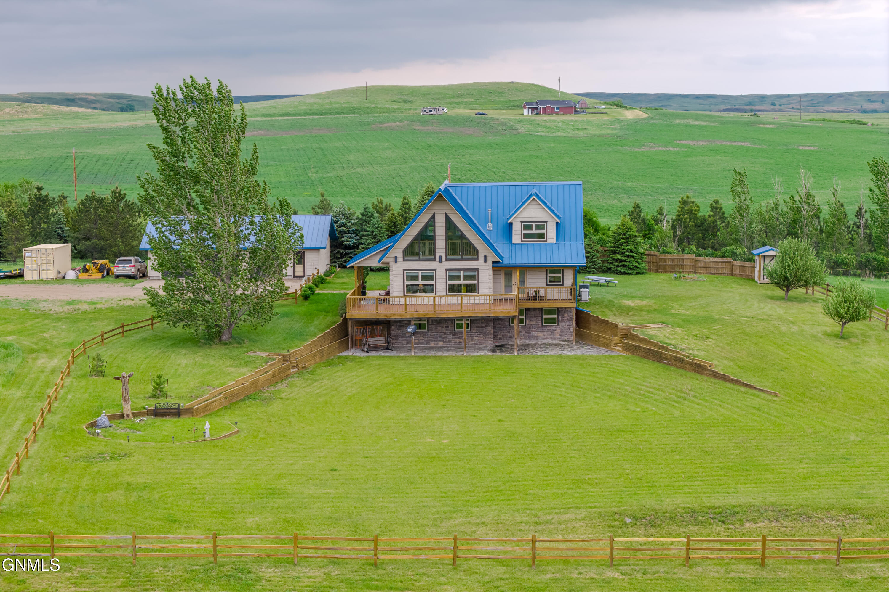 main property photo 6