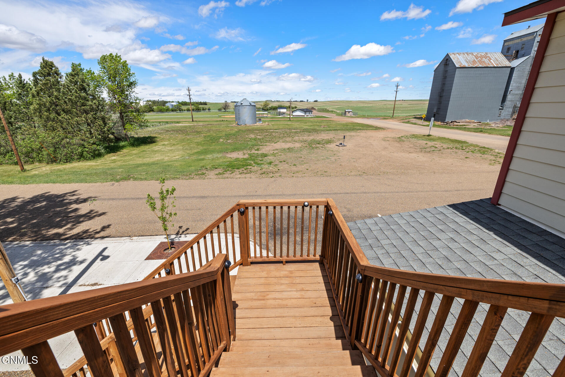 main property photo 31
