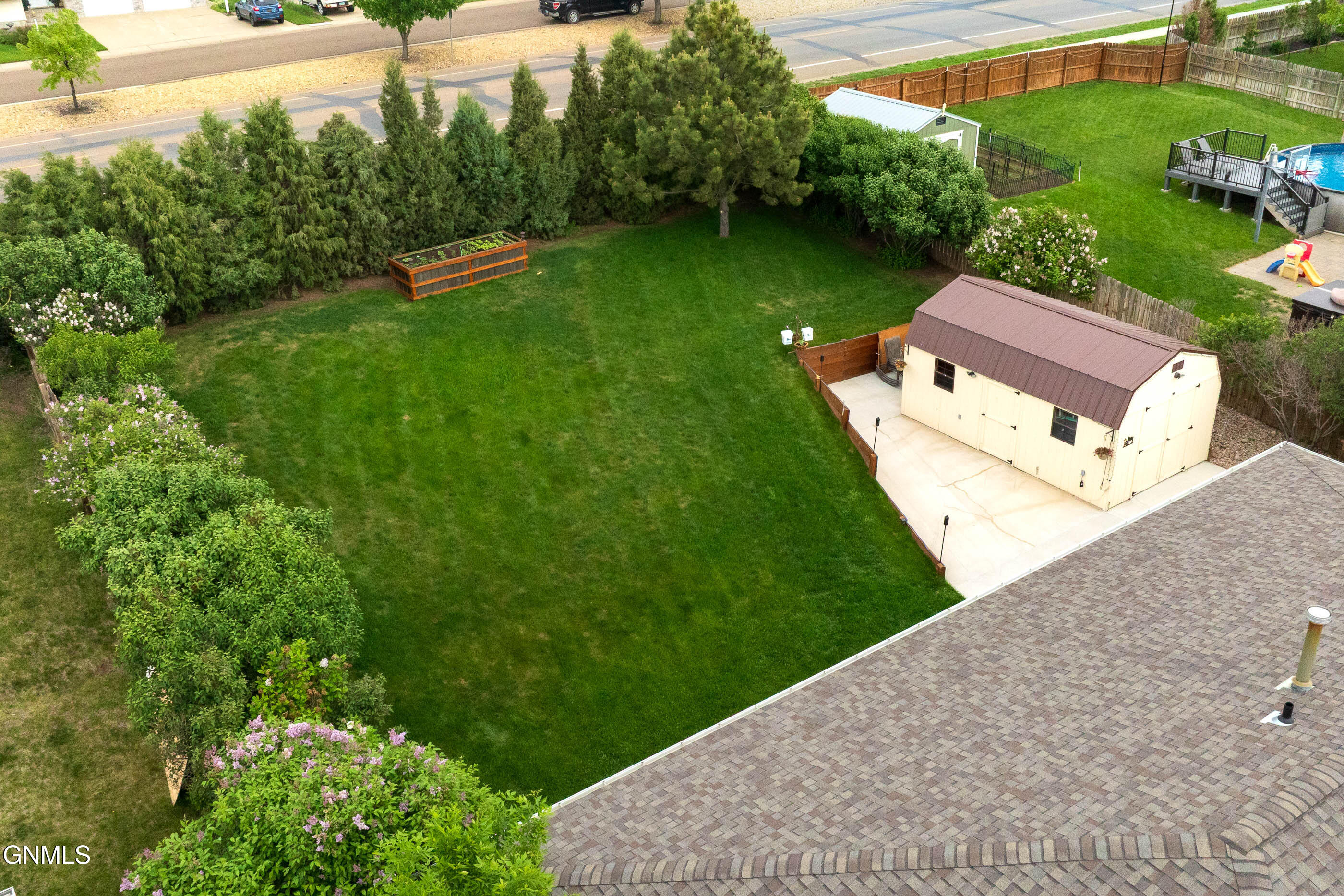 main property photo 11