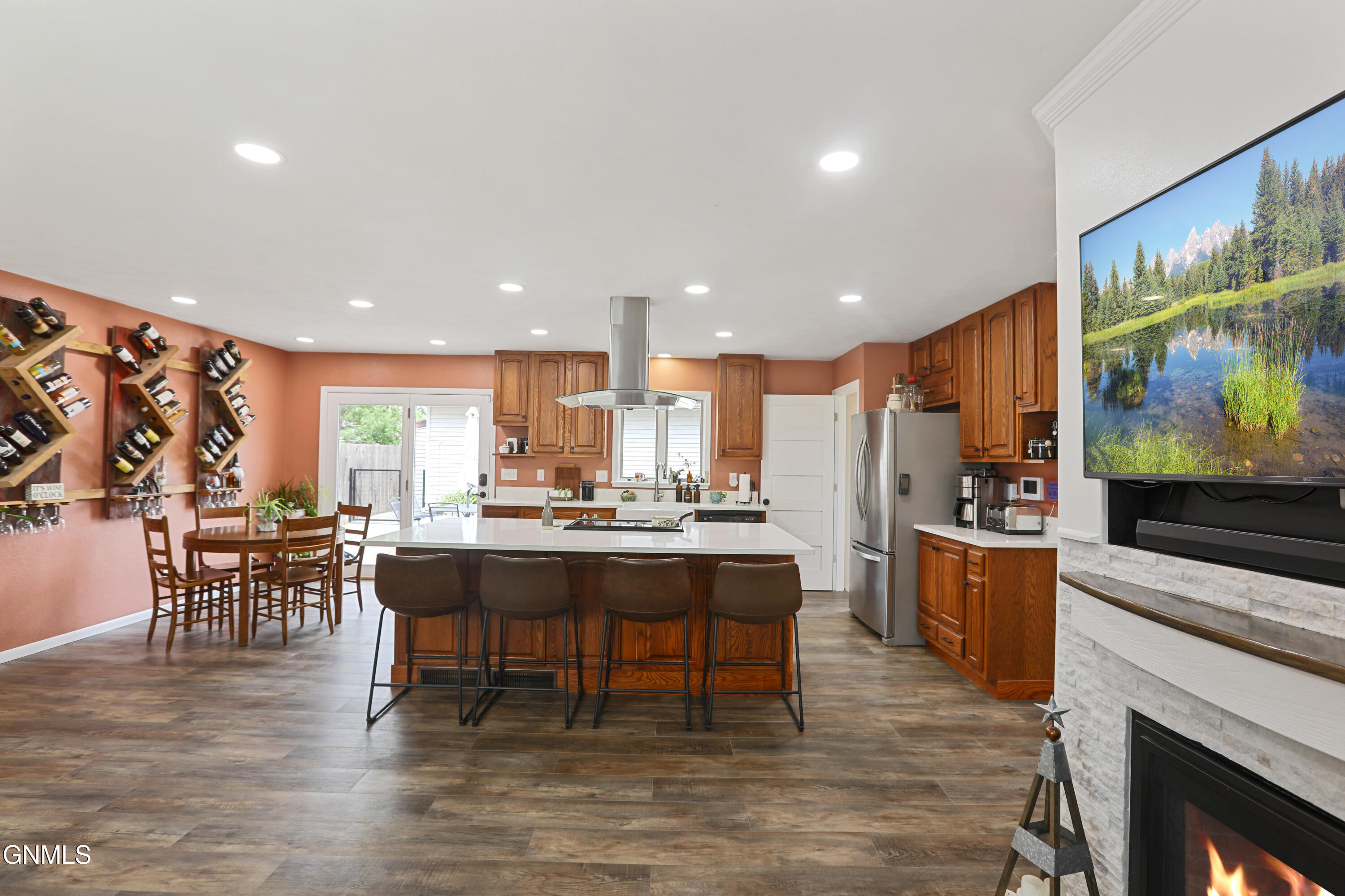 main property photo 5