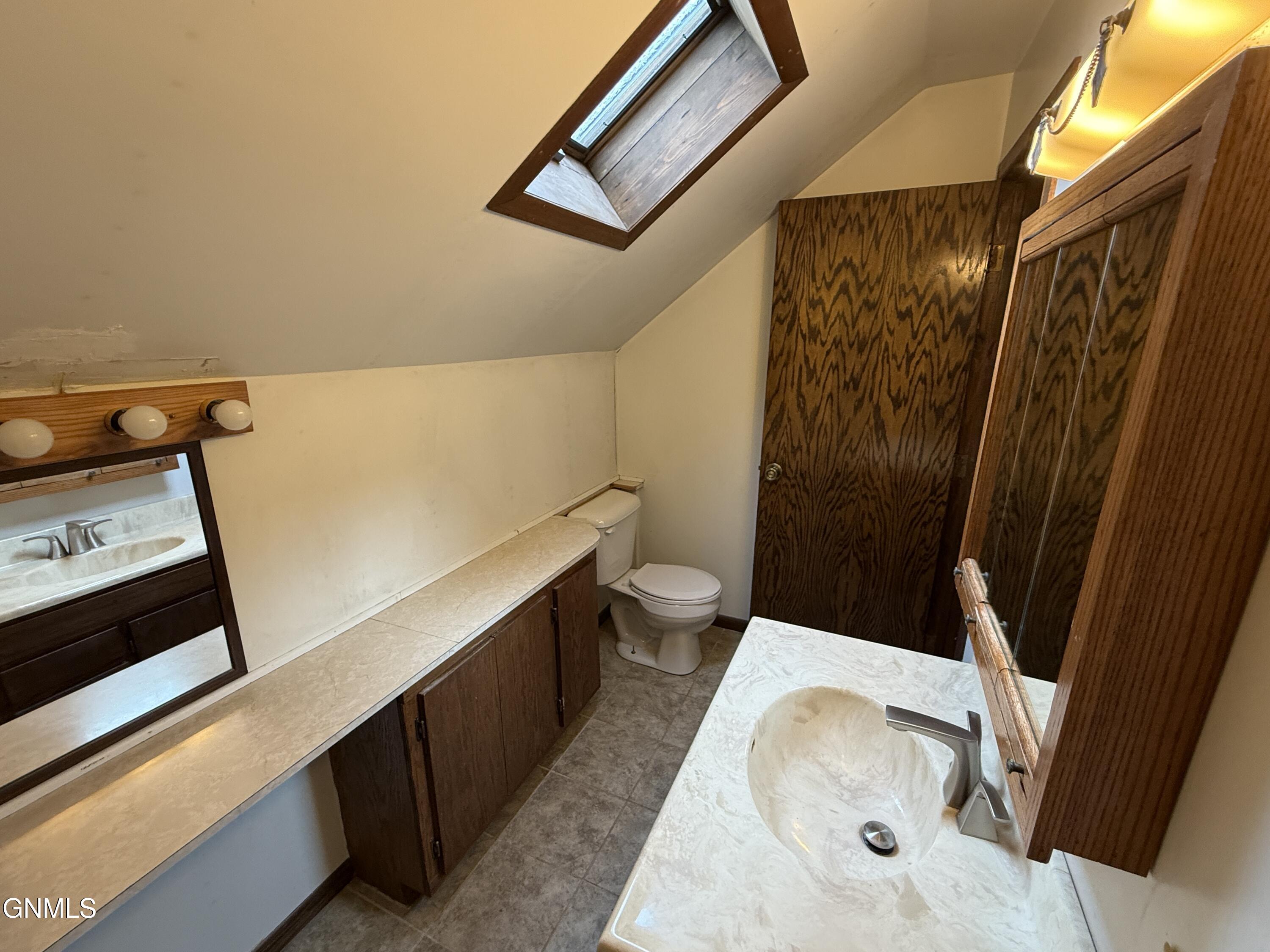 main property photo 28