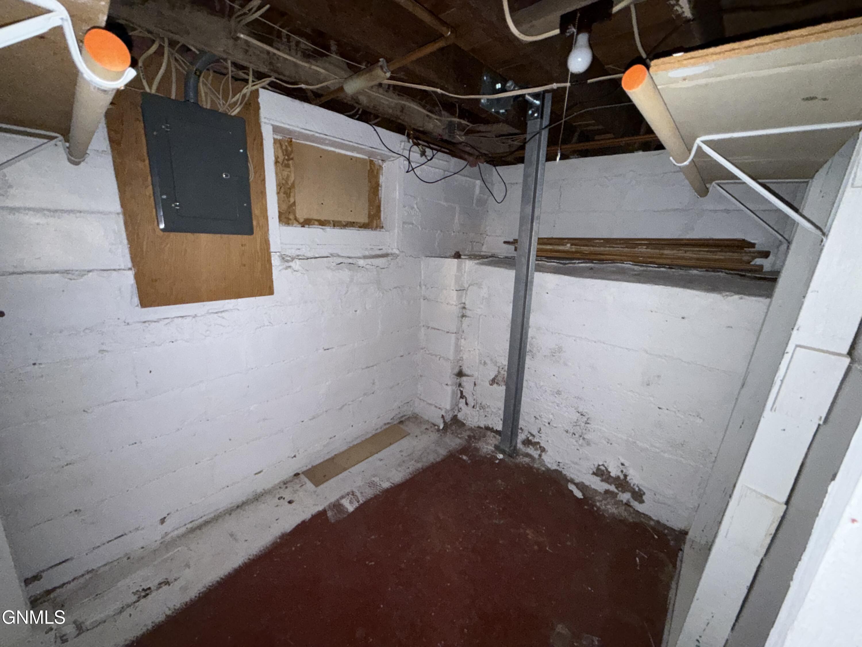main property photo 34