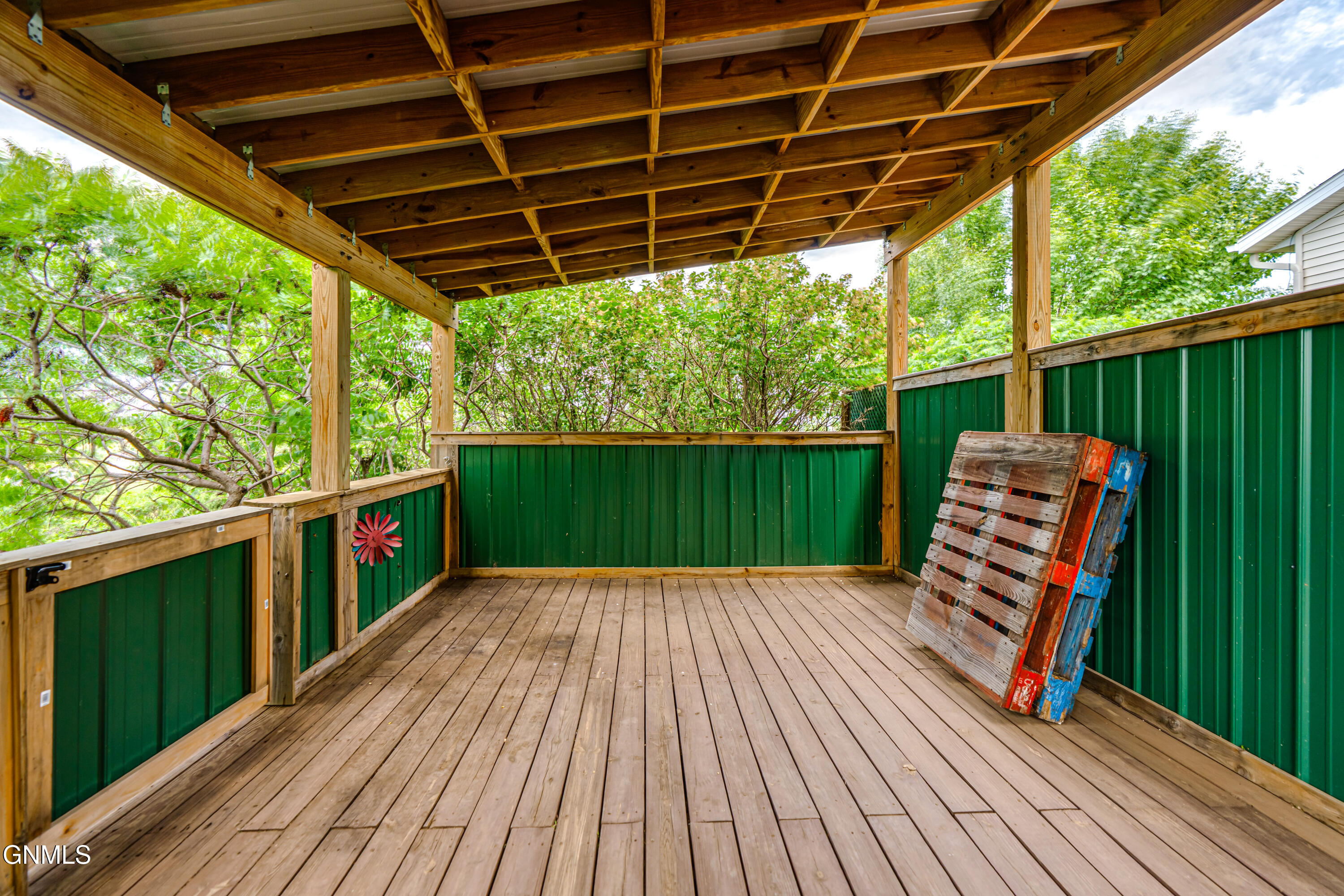 main property photo 40