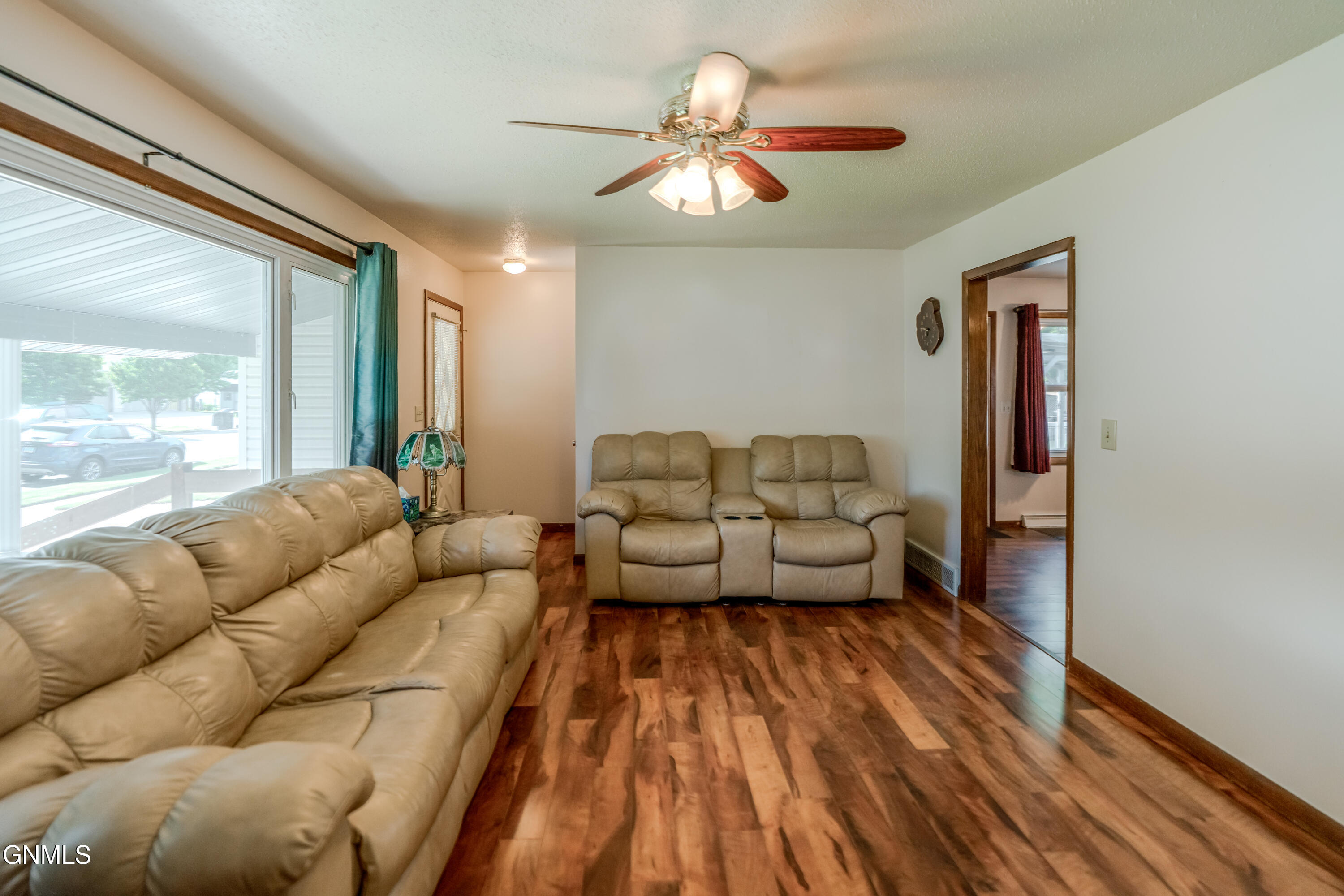 property viewer photo 1